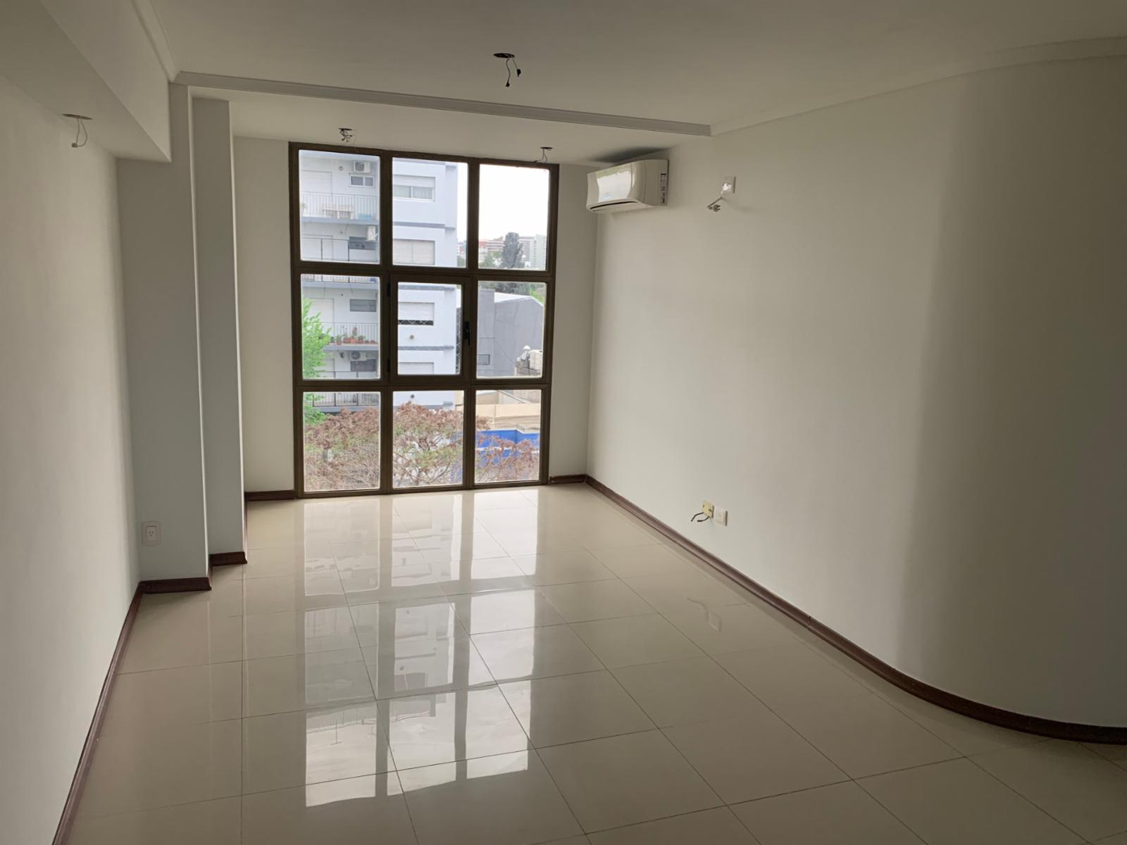 Retasado Departamento de 3 Ambientes en Olivos