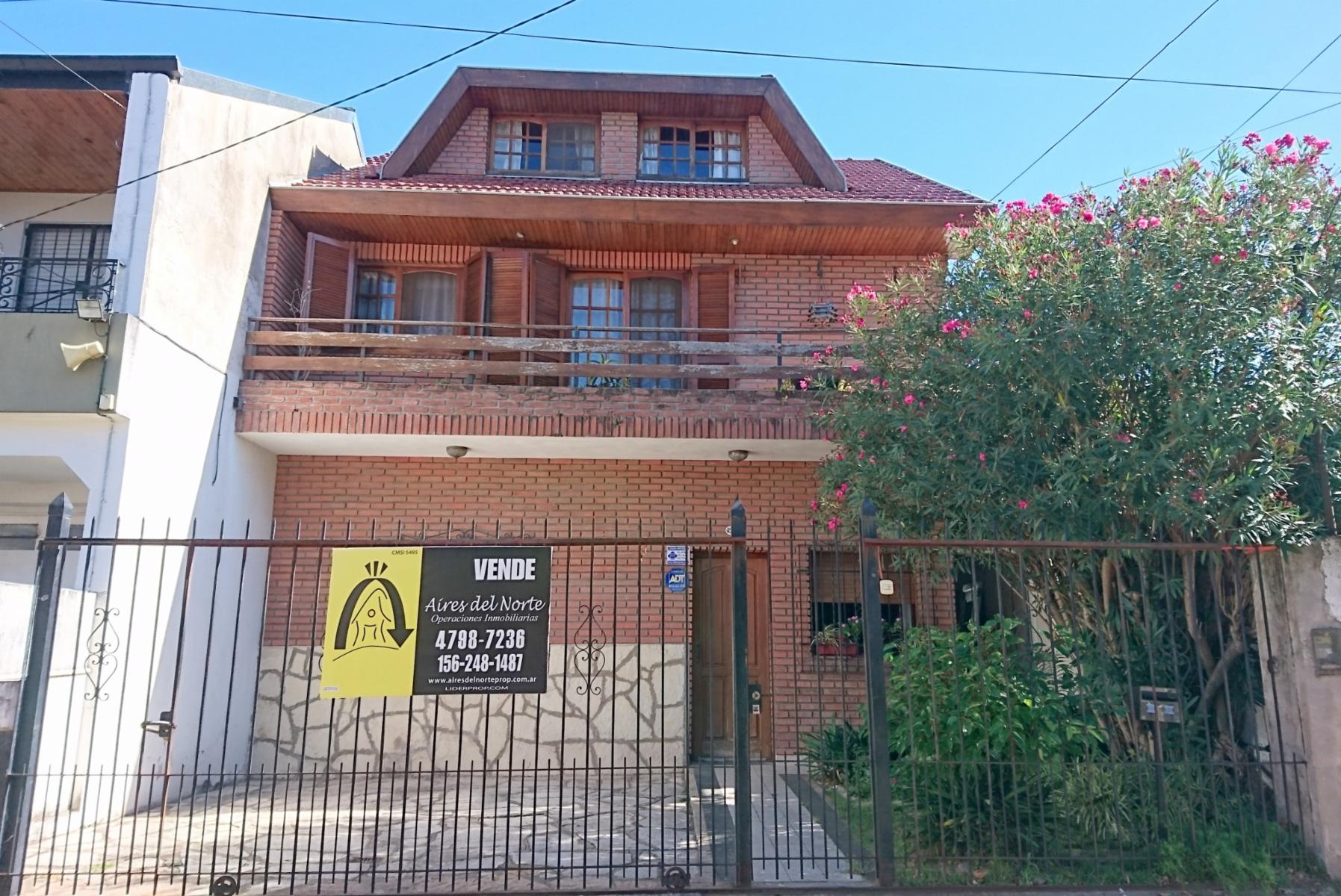 Hermoso Chalet de 6 + Amb con Depto de 3 Amb en El Fondo. con Coch Para 2 Autos — foto 2