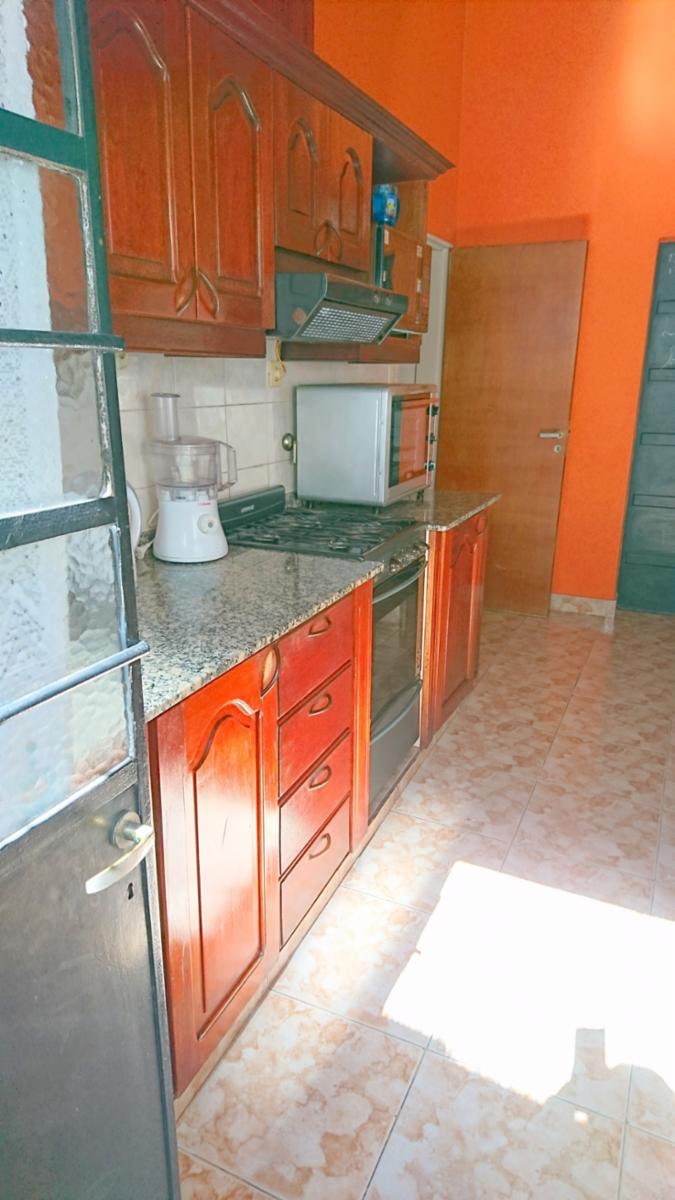 Hermoso Chalet de 6 + Amb con Depto de 3 Amb en El Fondo. con Coch Para 2 Autos — foto 4