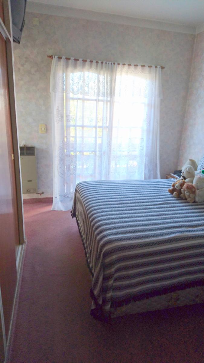 Hermoso Chalet de 6 + Amb con Depto de 3 Amb en El Fondo. con Coch Para 2 Autos — foto 14