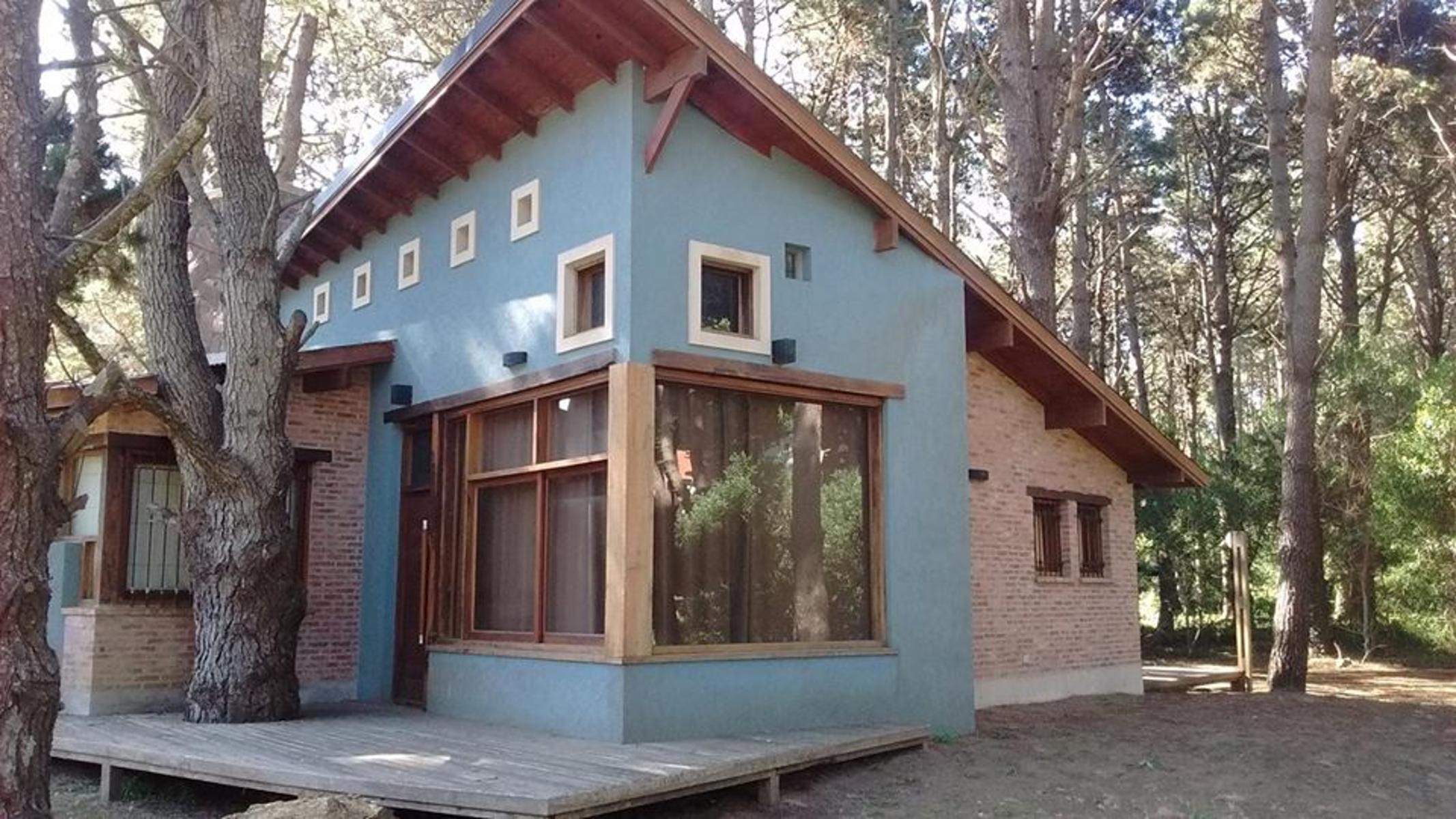 EXCELENTE CASA 3 AMBIENTES EN COSTA DEL ESTE, PARTIDO DE LA COSTA.