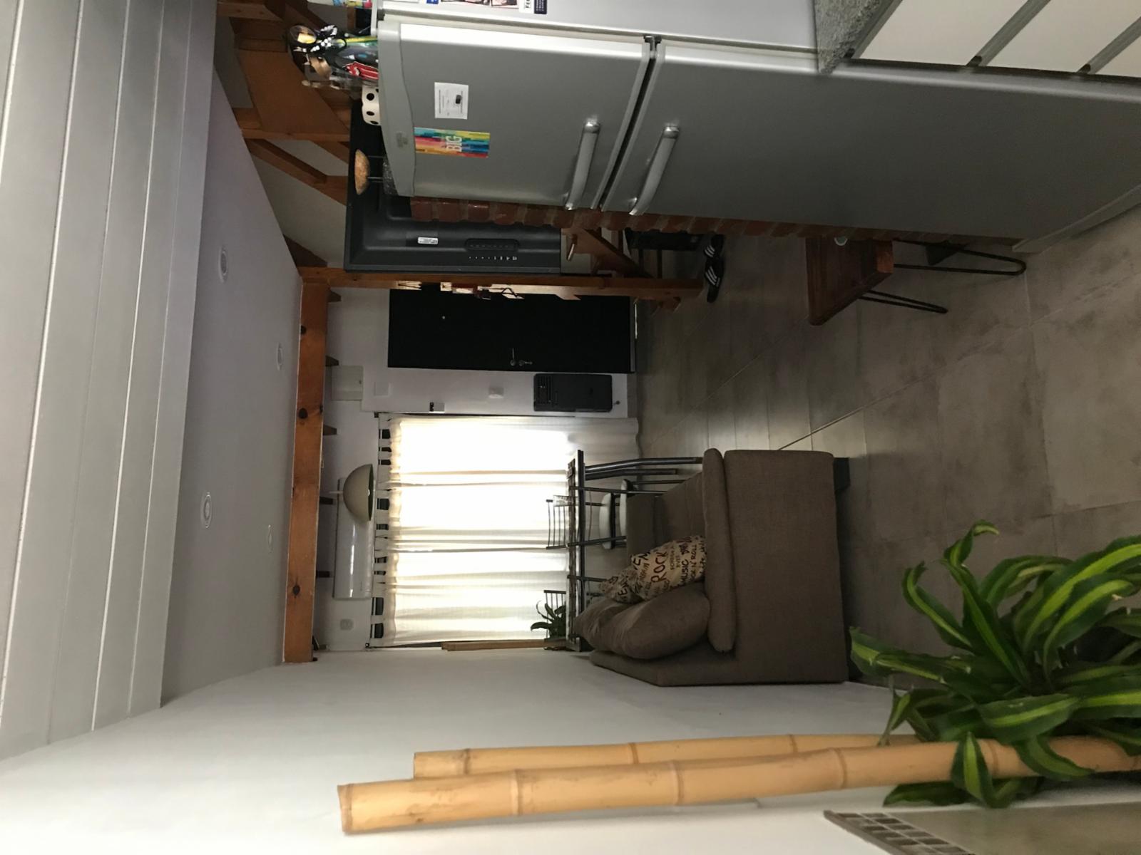Excelente duplex de 2 1/2 ambientes con patio y cochera. — foto 2