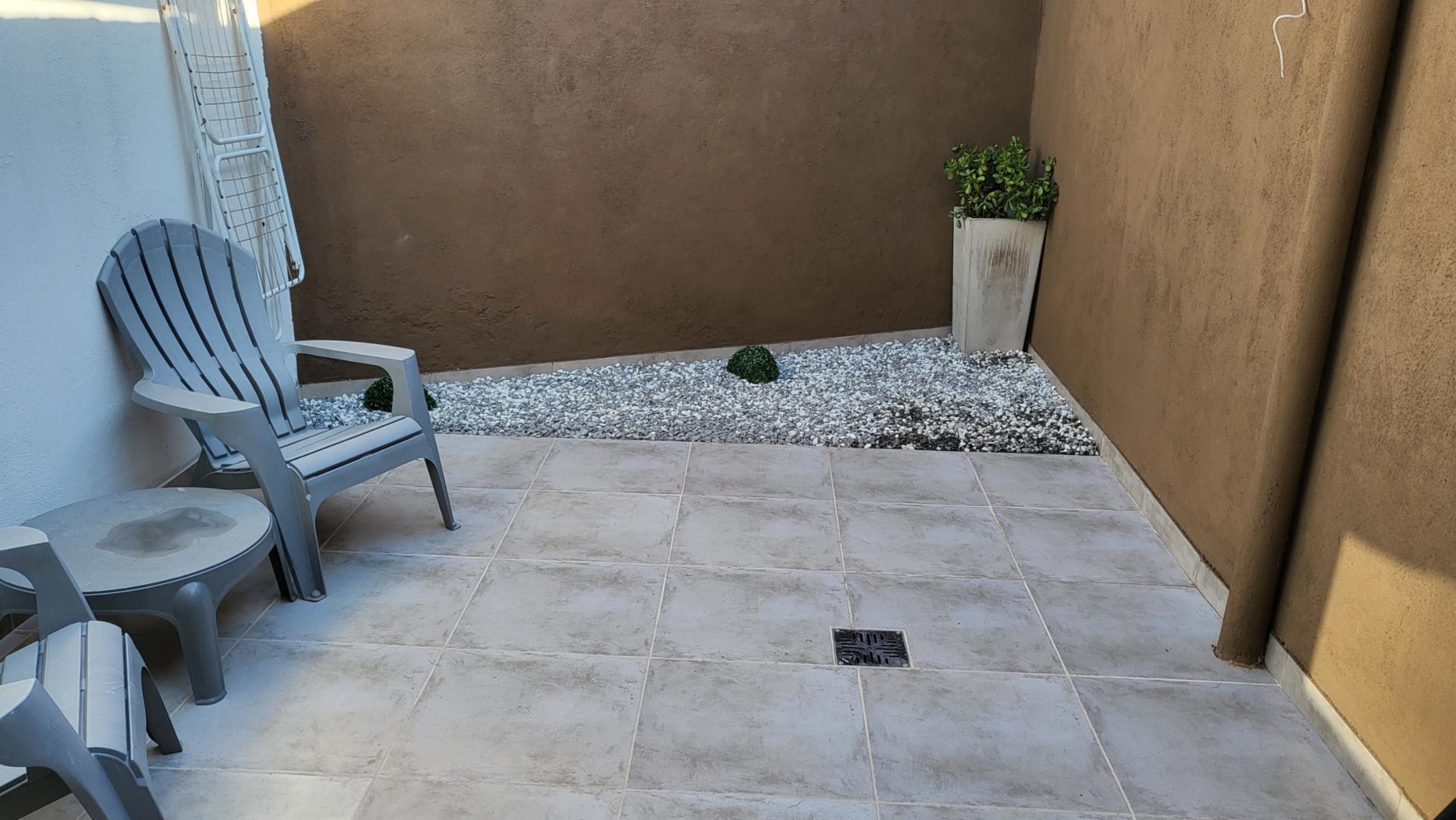 Excelente duplex de 2 1/2 ambientes con patio y cochera. — foto 6