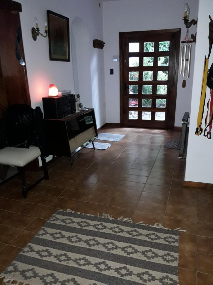 EXCELENTE PROPIEDAD CON PARQUE Y PISCINA. — foto 2