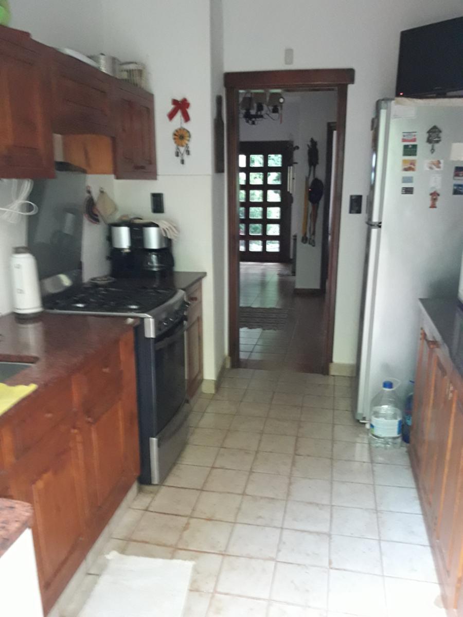 EXCELENTE PROPIEDAD CON PARQUE Y PISCINA. — foto 3