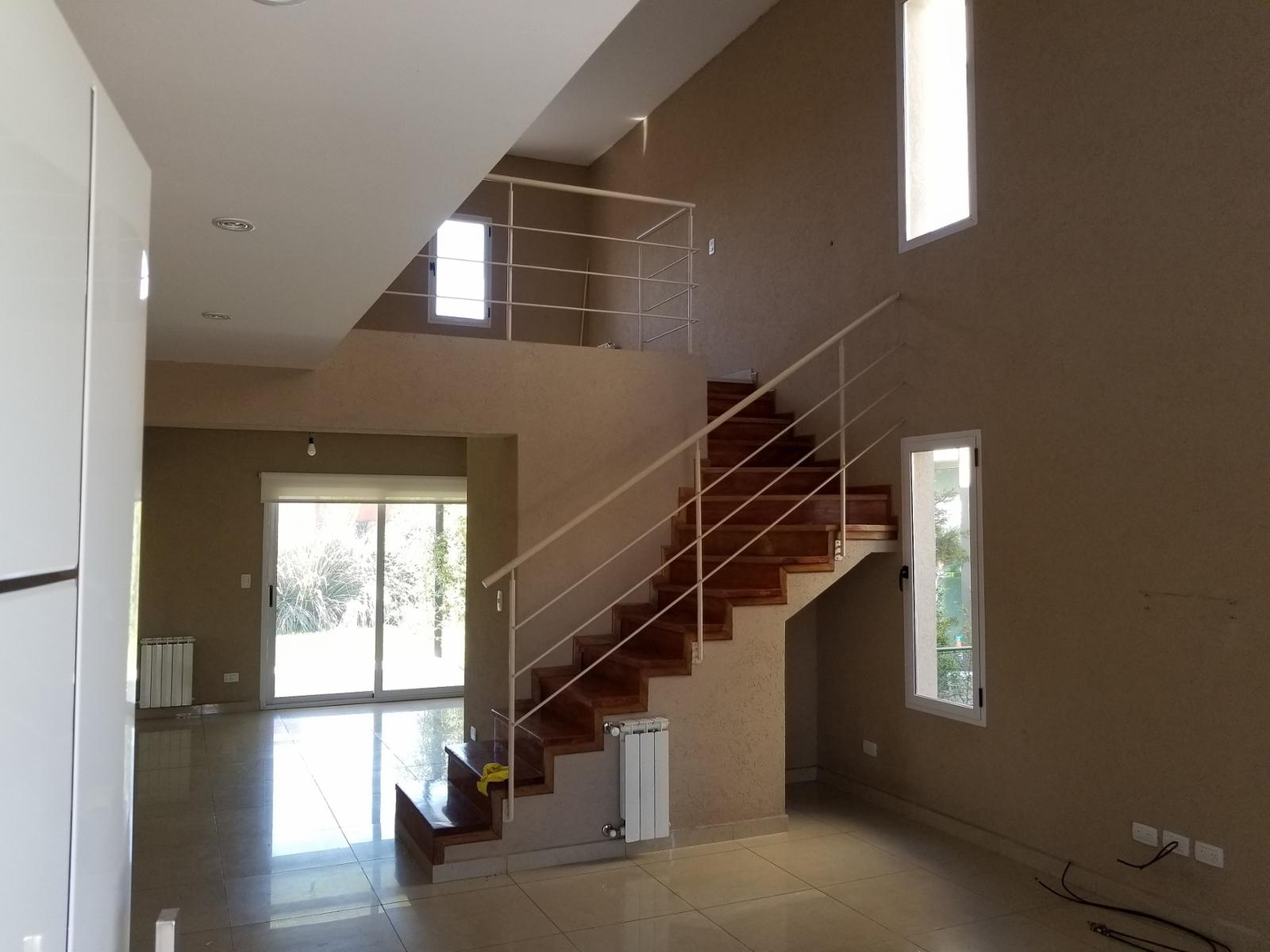 CASA A ESTRENAR BO. PRIVADO. 6 AMBIENTES A METROS ACC. OESTE NOVOA PROPIEDADES — foto 3