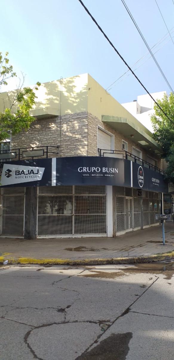Excelente Casa muy amplia. Ubicacion inmejorable CIPOLLETTI