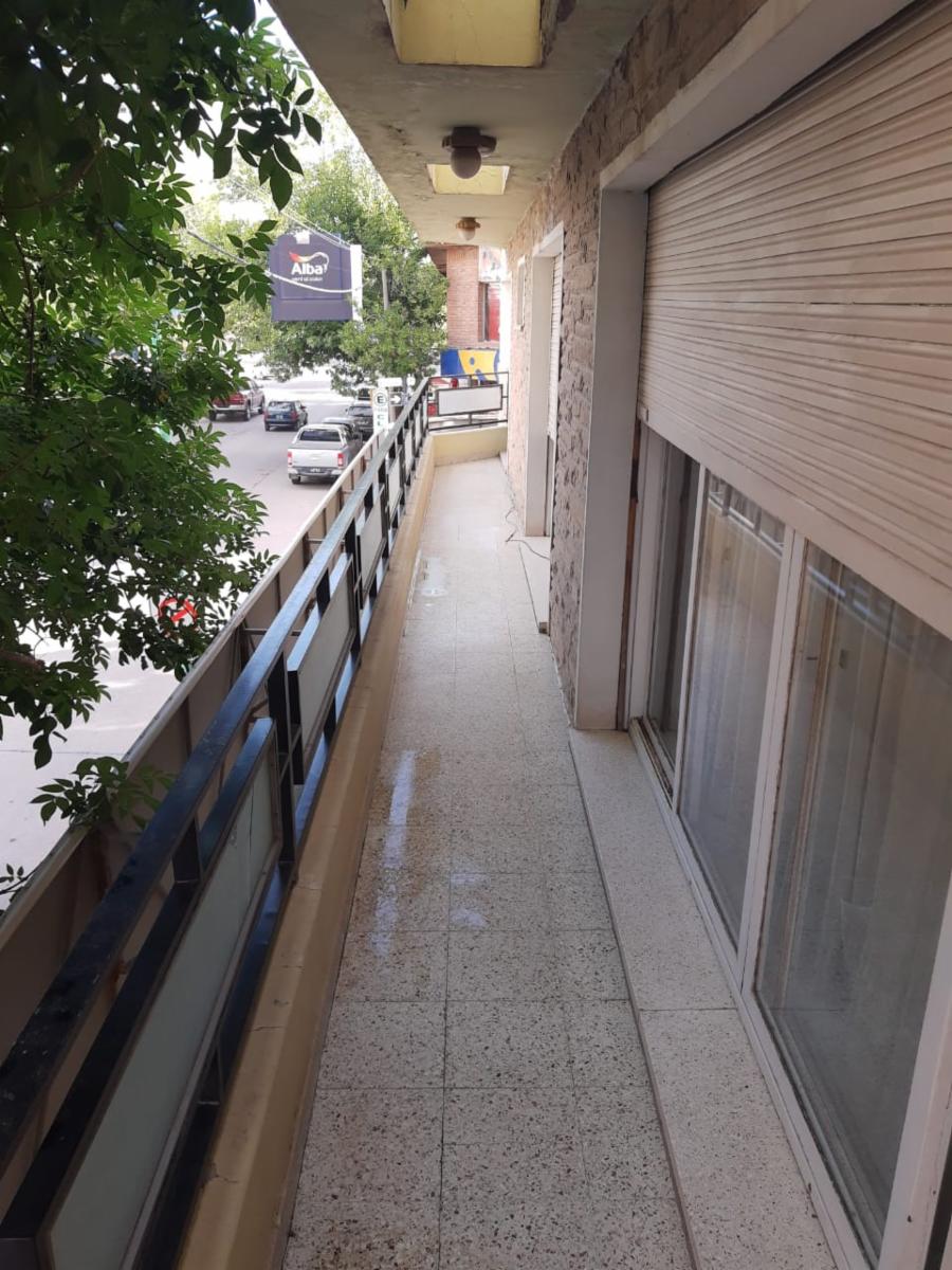 Excelente Casa muy amplia. Ubicacion inmejorable CIPOLLETTI — foto 2