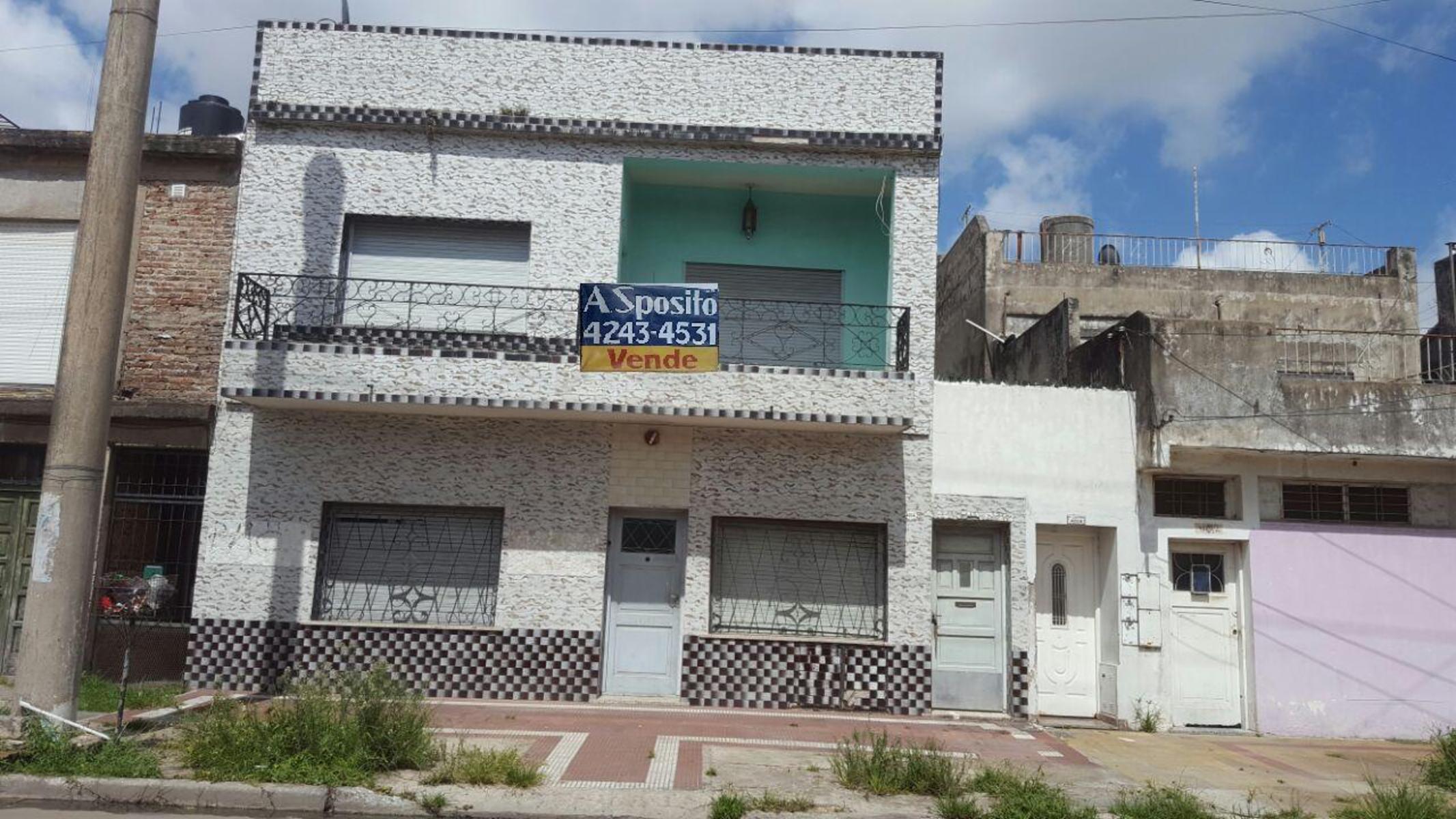 CASA EN VENTA CON DOS DEPENDENCIAS - LANÚS