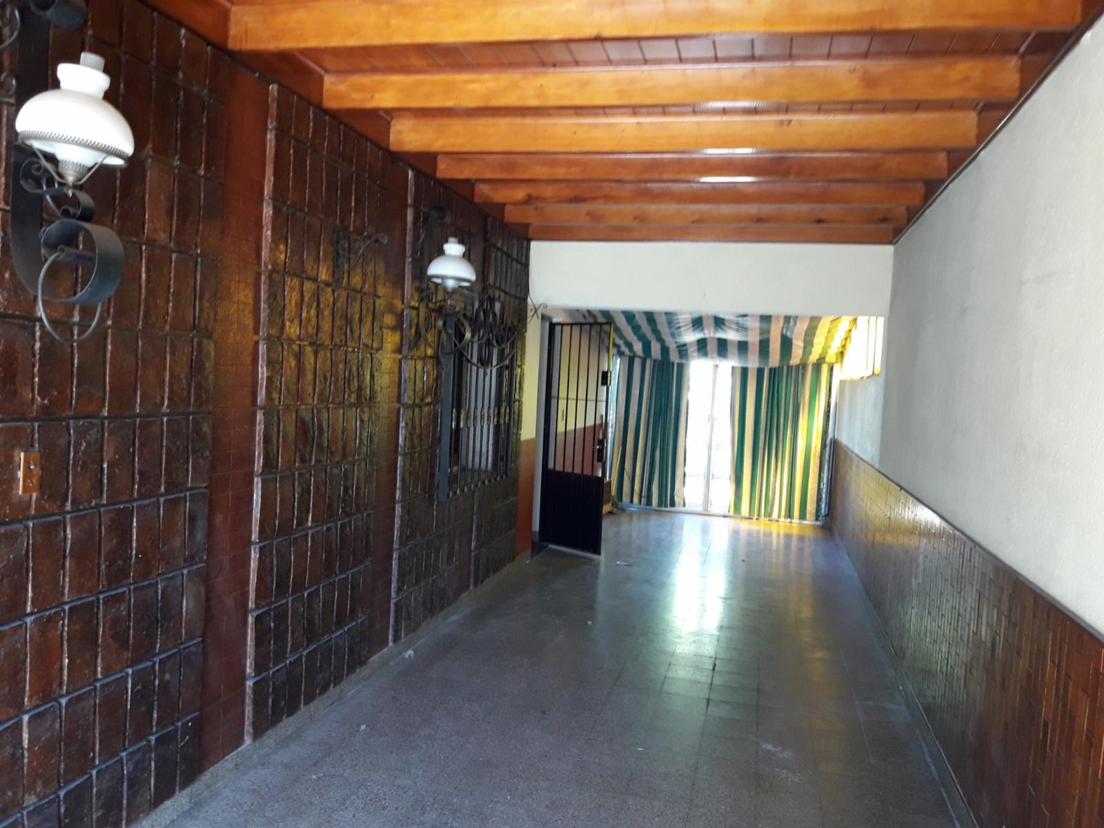 EXCELENTE CASA EN VENTA CON DOS DEPENDENCIAS