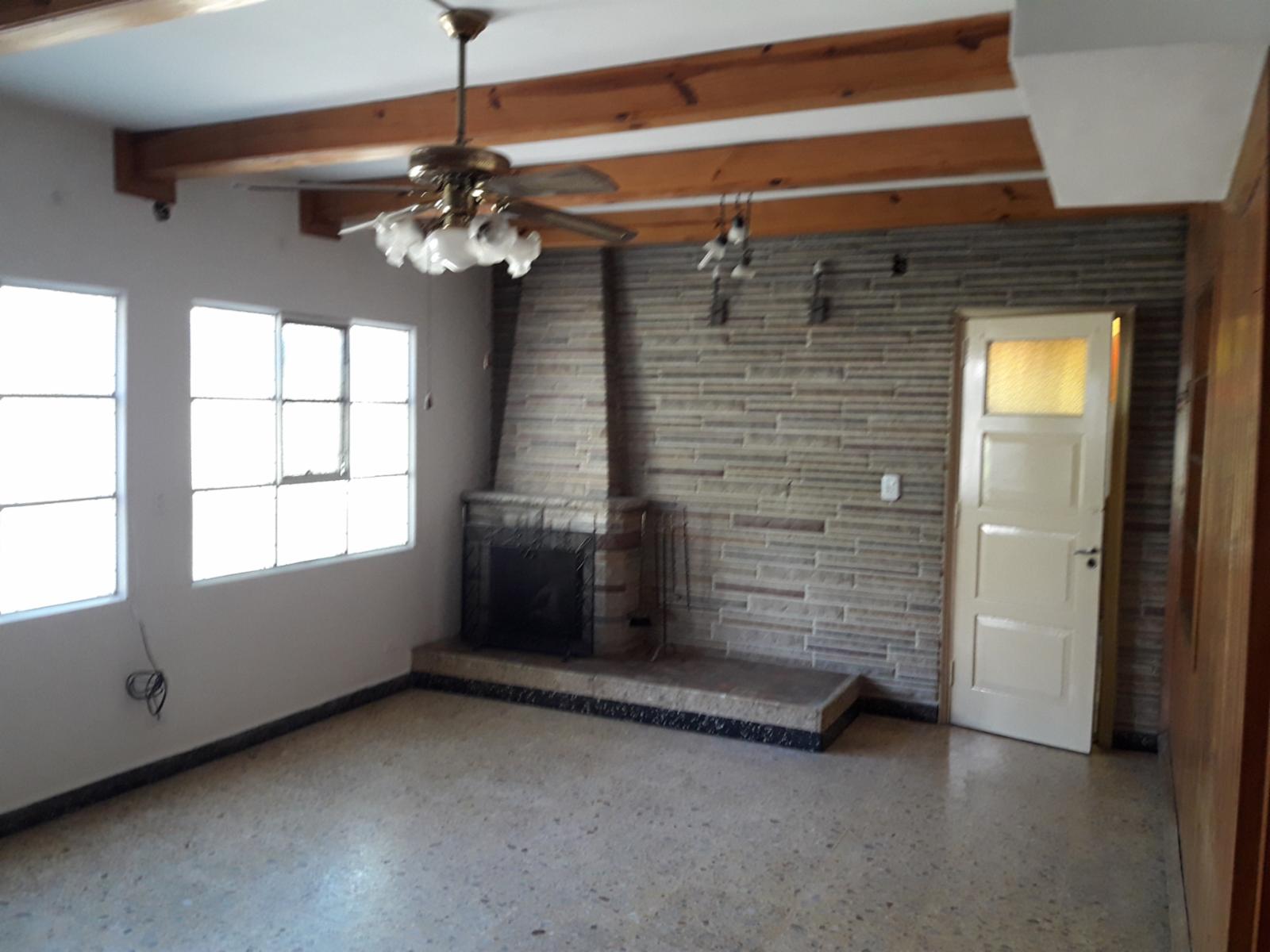 EXCELENTE CASA EN VENTA CON DOS DEPENDENCIAS — foto 2