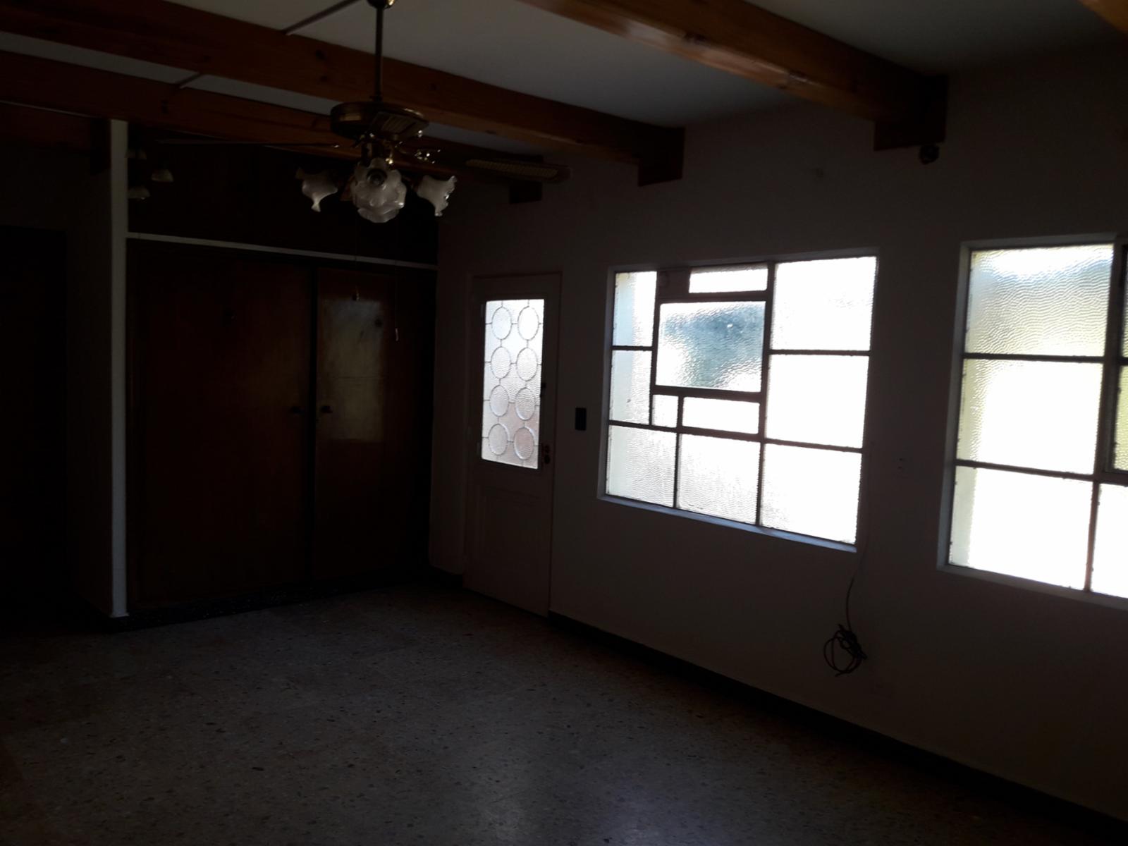 EXCELENTE CASA EN VENTA CON DOS DEPENDENCIAS — foto 3