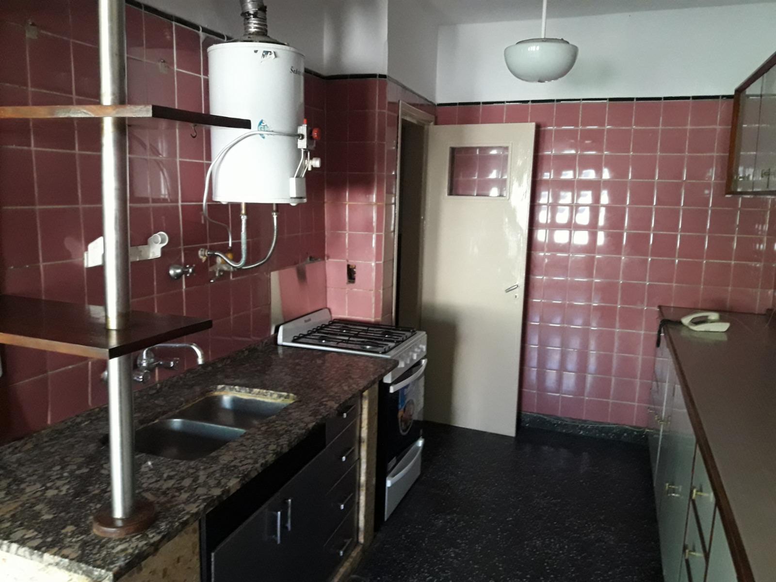 EXCELENTE CASA EN VENTA CON DOS DEPENDENCIAS — foto 4