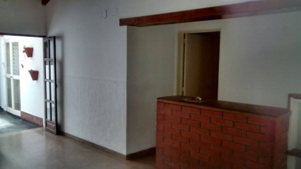 !!!ALQUILO CASA 4 DORM PARA JULIO Bº San Jose!!!
alquilo casa de 4 dorm , 3 baños , cochera , todos sus hambientes climatizados , exelente ubicacion en esquina sobre asfalto - 4