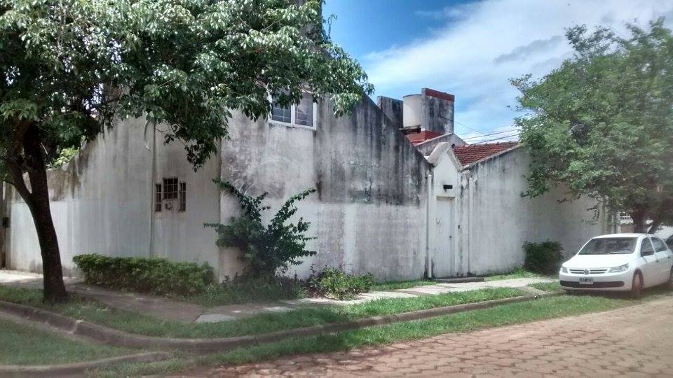 !!!ALQUILO CASA 4 DORM PARA JULIO Bº San Jose!!!
alquilo casa de 4 dorm , 3 baños , cochera , todos sus hambientes climatizados , exelente ubicacion en esquina sobre asfalto - 16