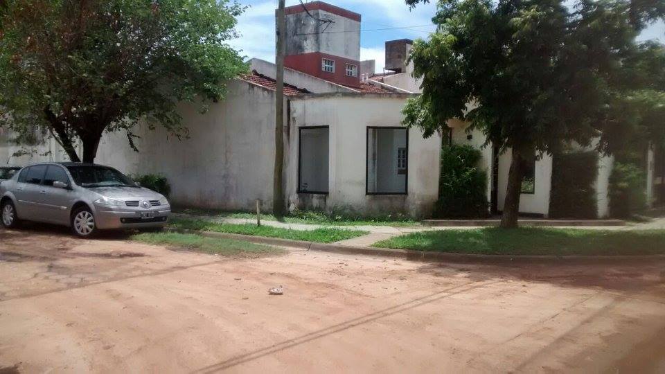 !!!ALQUILO CASA 4 DORM PARA JULIO Bº San Jose!!!
alquilo casa de 4 dorm , 3 baños , cochera , todos sus hambientes climatizados , exelente ubicacion en esquina sobre asfalto - 24
