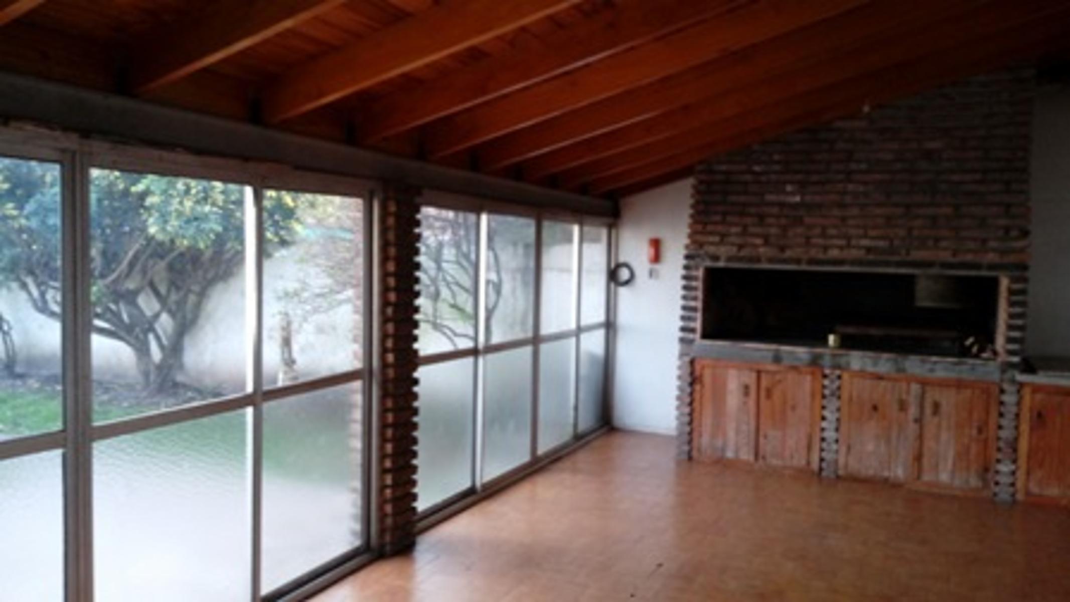 Chalet clásico en Ituzaingó Norte. Escucho ofertas — foto 5