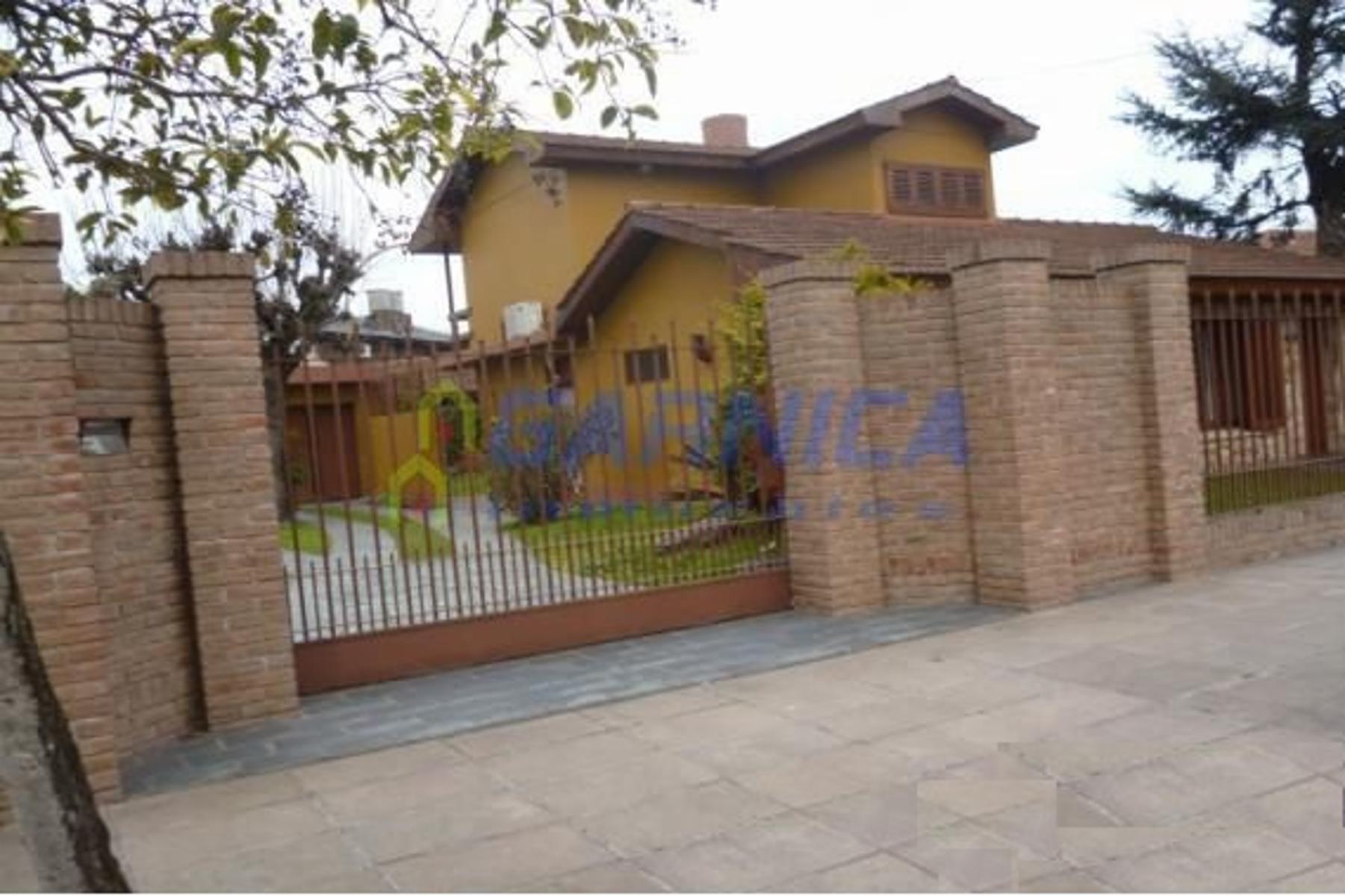 Amplio Chalet en San Antonio de Padua