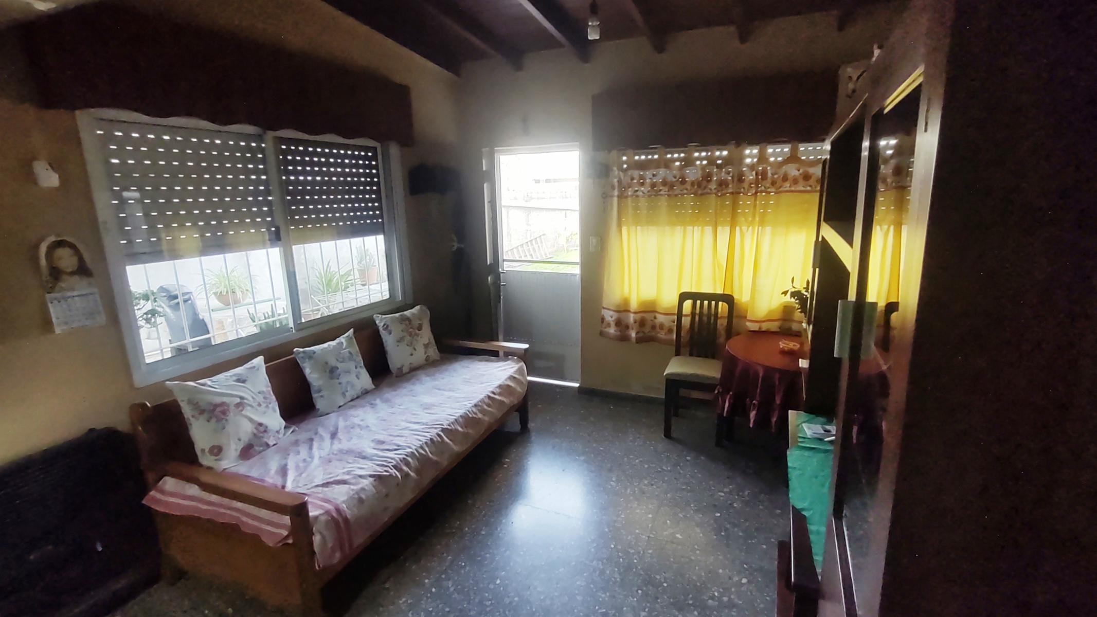 Casa 3 dormitoros mas estudio pequeño C/garage 2 autos y patio — foto 3