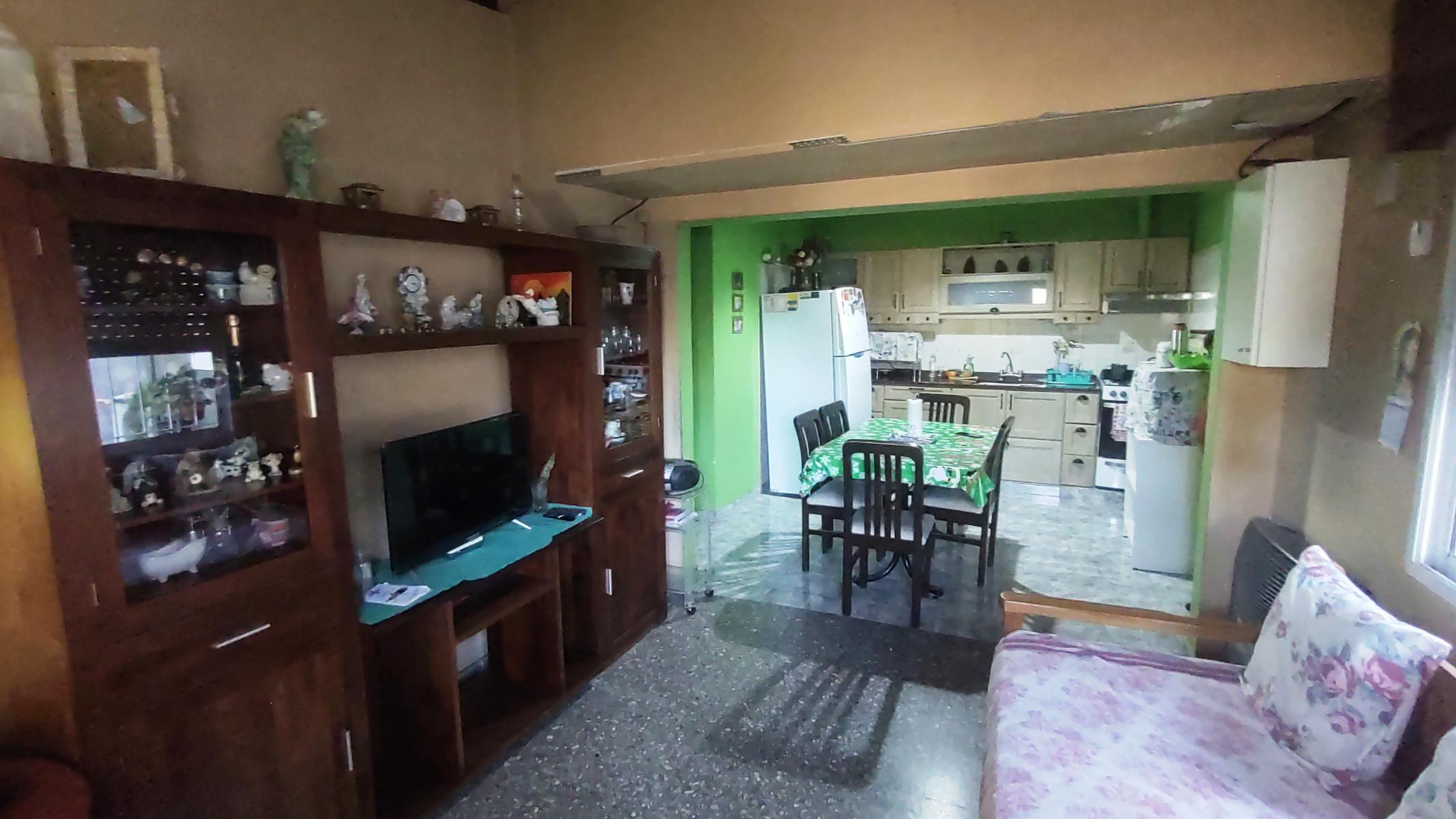 Casa 3 dormitoros mas estudio pequeño C/garage 2 autos y patio — foto 4