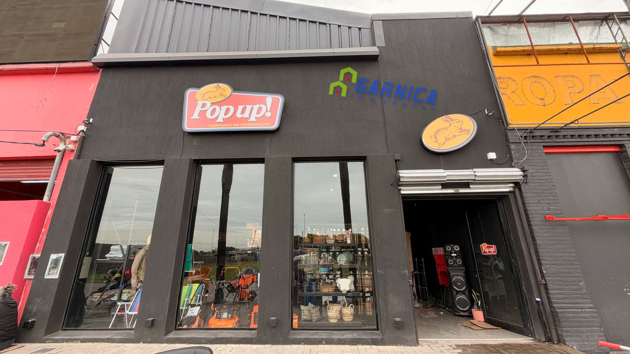 Local comercial con entrepiso en alquiler sobre Av. Perón, Ituzaingó - 2