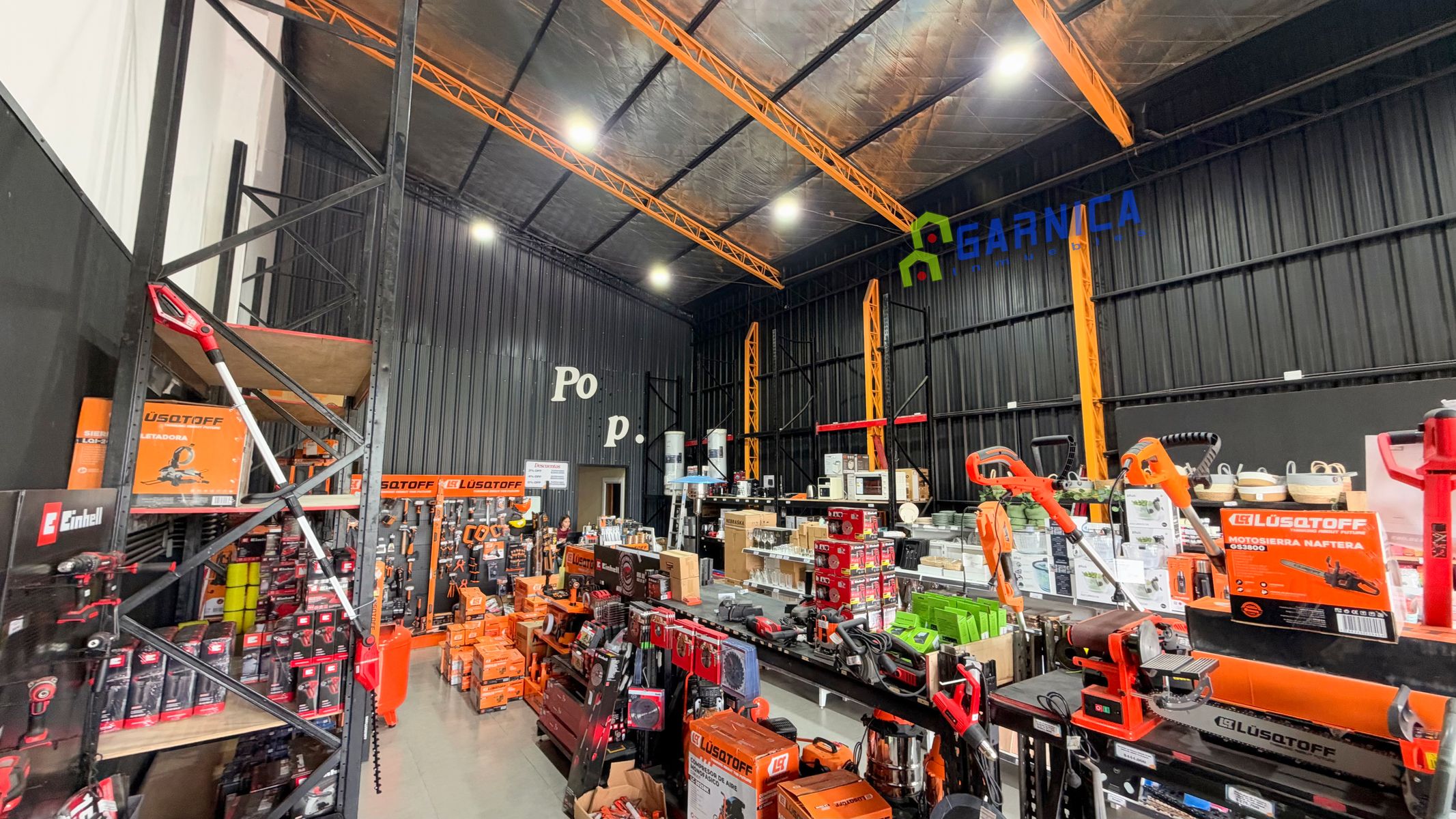 Local comercial con entrepiso en alquiler sobre Av. Perón, Ituzaingó - 3