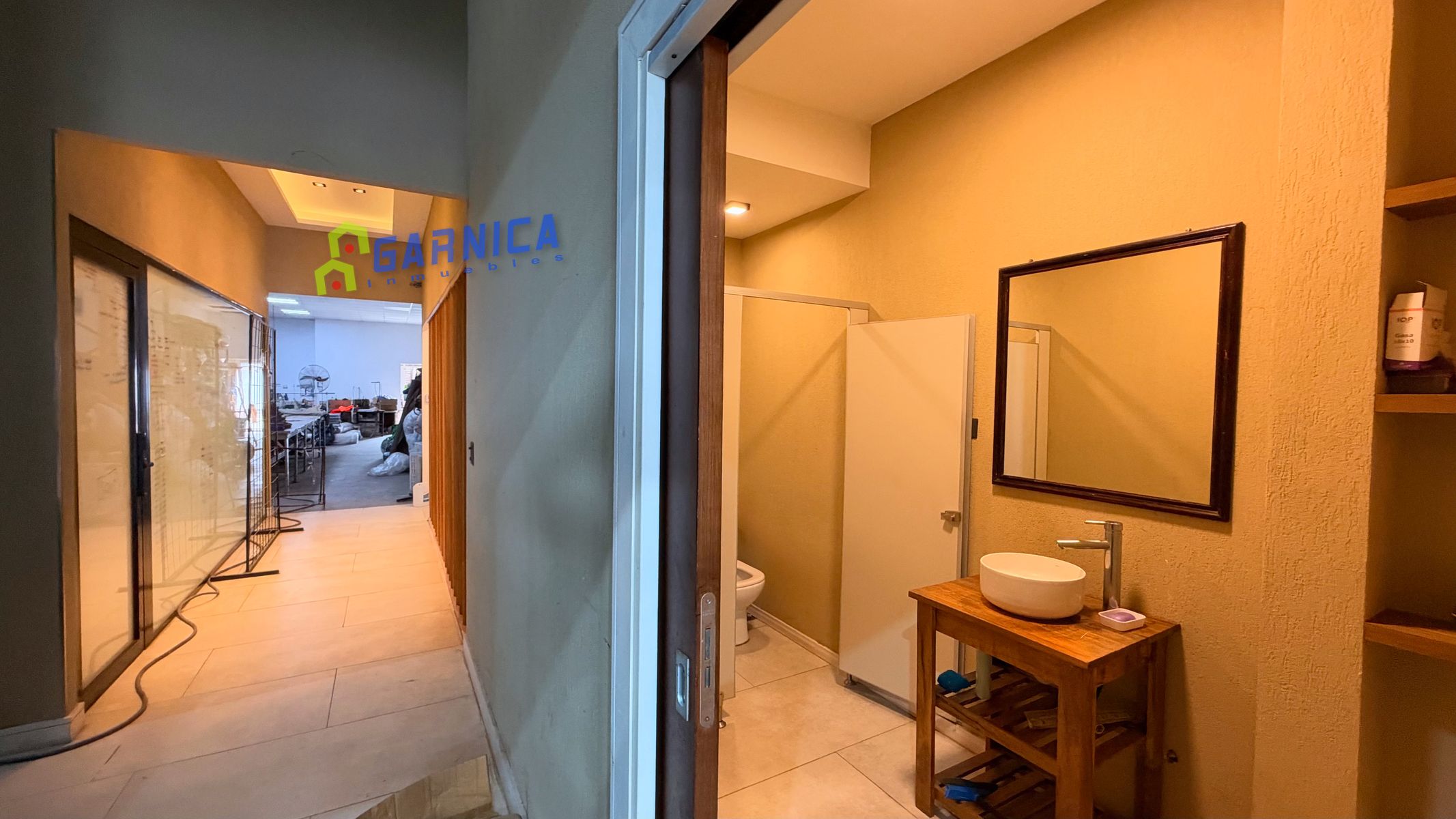 Local comercial con entrepiso en alquiler sobre Av. Perón, Ituzaingó - 4