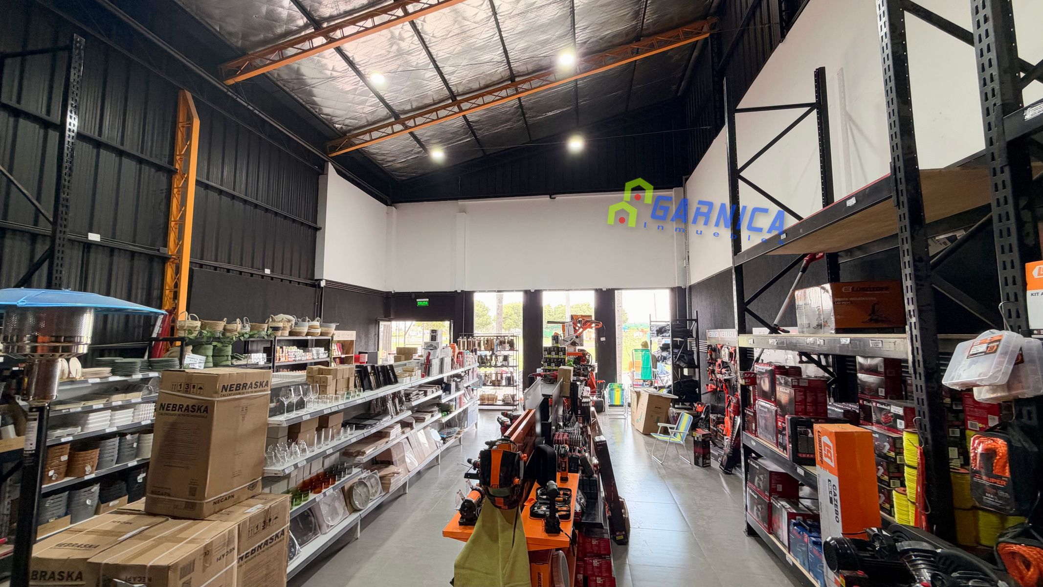 Local comercial con entrepiso en alquiler sobre Av. Perón, Ituzaingó - 5