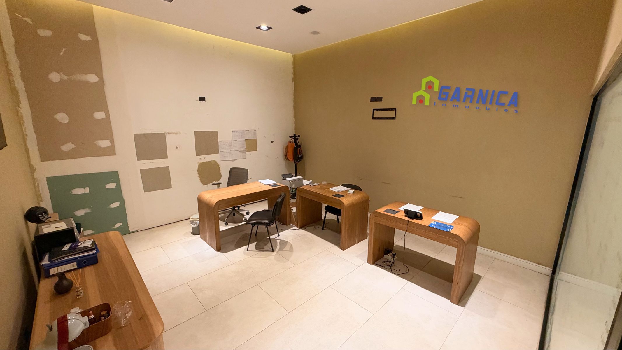 Local comercial con entrepiso en alquiler sobre Av. Perón, Ituzaingó - 8