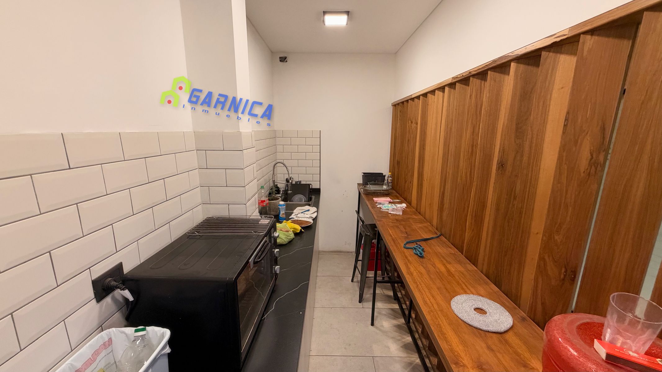 Local comercial con entrepiso en alquiler sobre Av. Perón, Ituzaingó - 10
