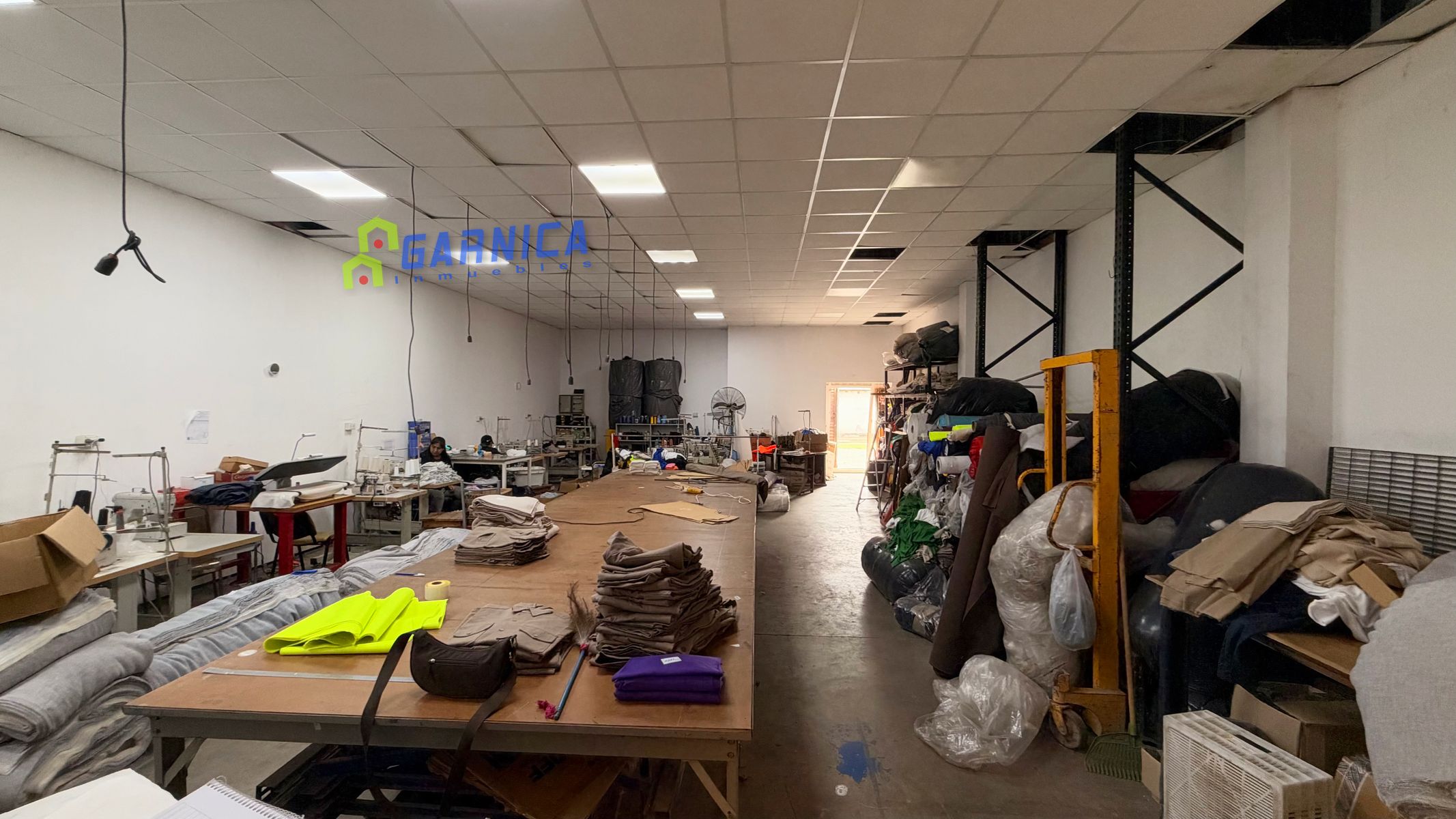Local comercial con entrepiso en alquiler sobre Av. Perón, Ituzaingó - 11