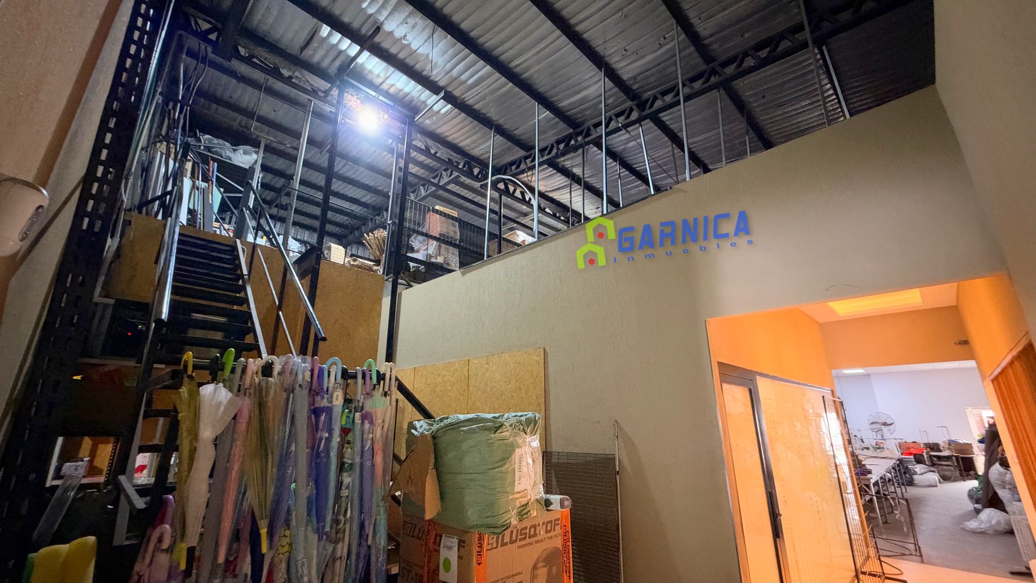 Local comercial con entrepiso en alquiler sobre Av. Perón, Ituzaingó - 15