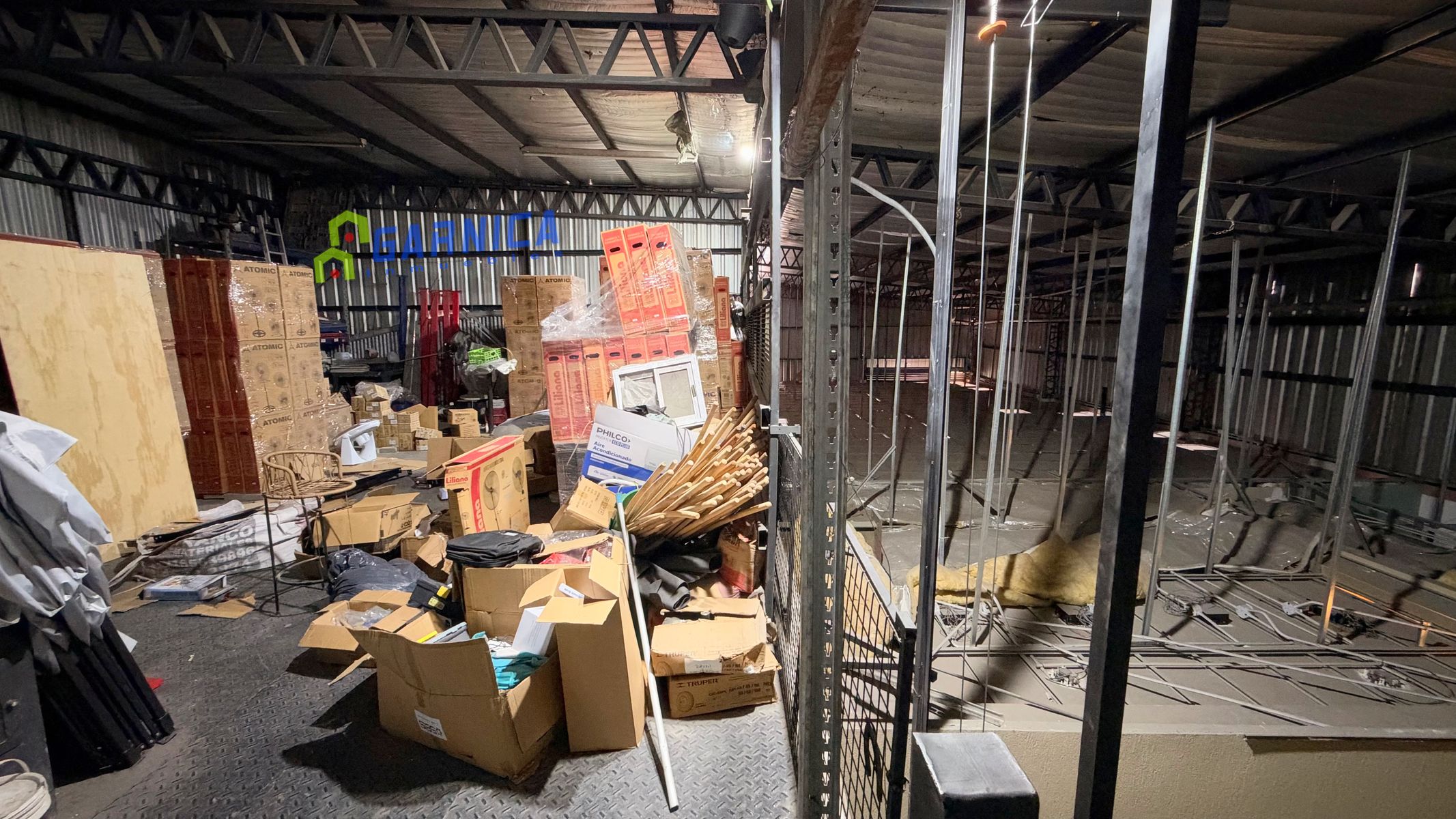 Local comercial con entrepiso en alquiler sobre Av. Perón, Ituzaingó - 17