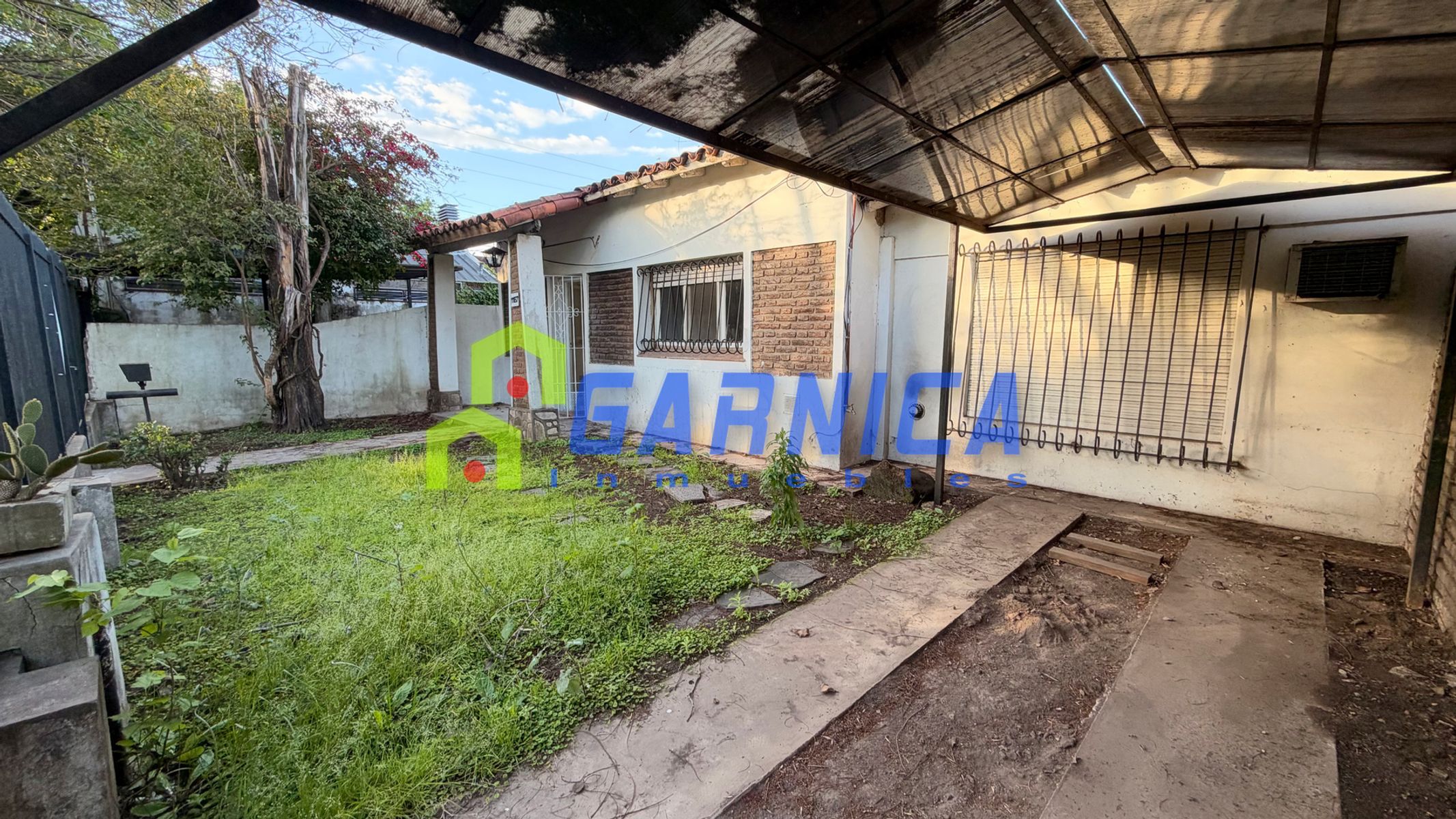 Casa al frente en alquiler en Ecuador 1187, Ituzaingó - 1