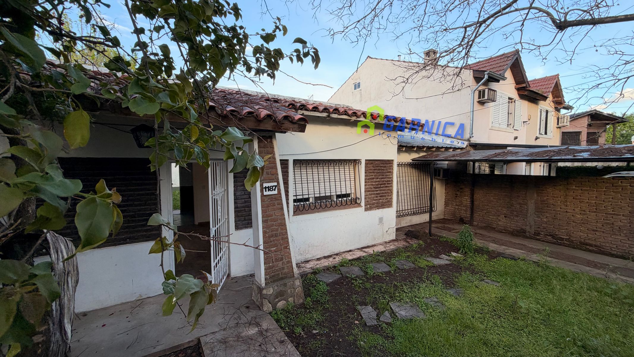 Casa al frente en alquiler en Ecuador 1187, Ituzaingó — foto 2