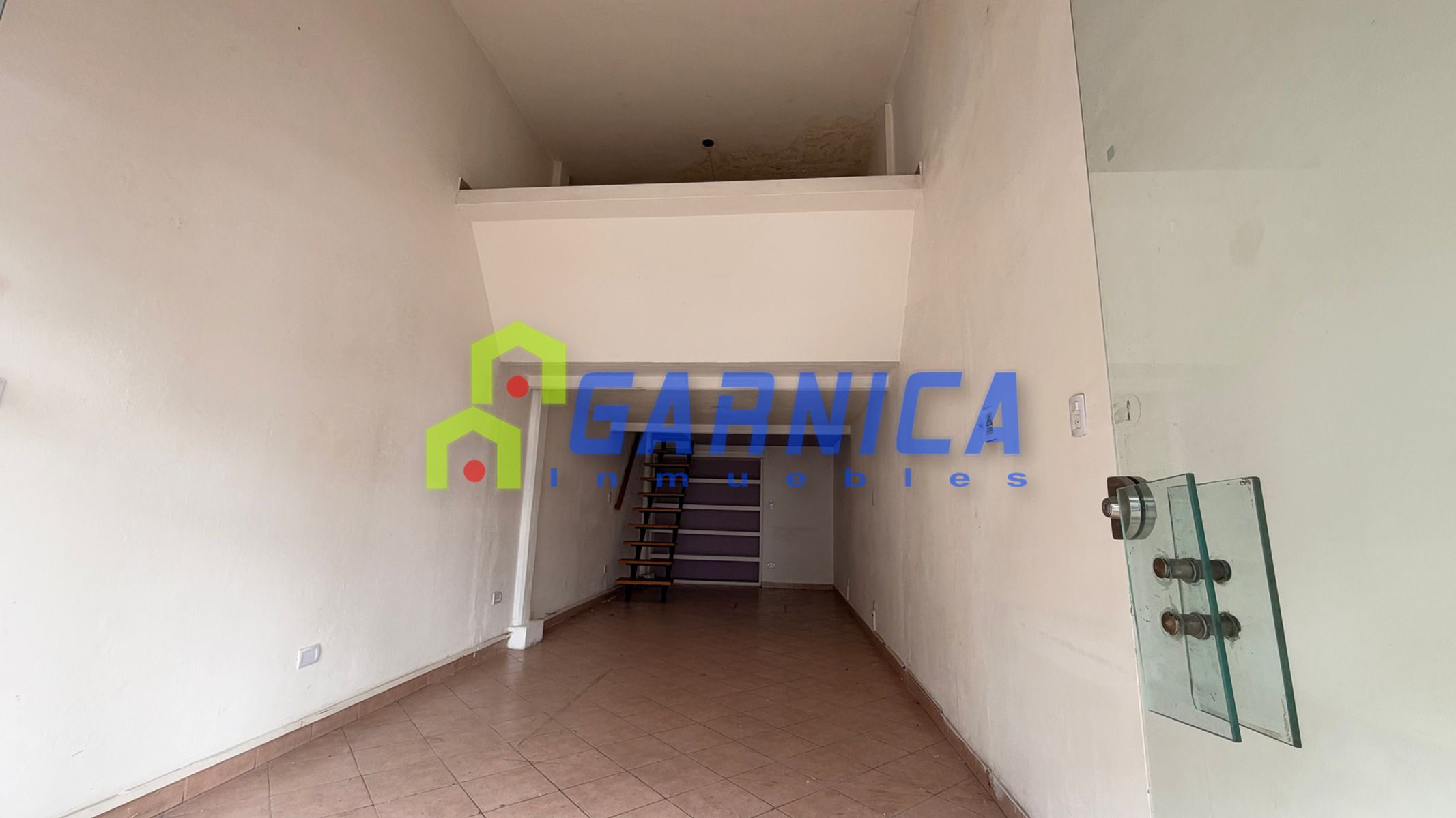 Local con entrepiso en venta en Morón - 1