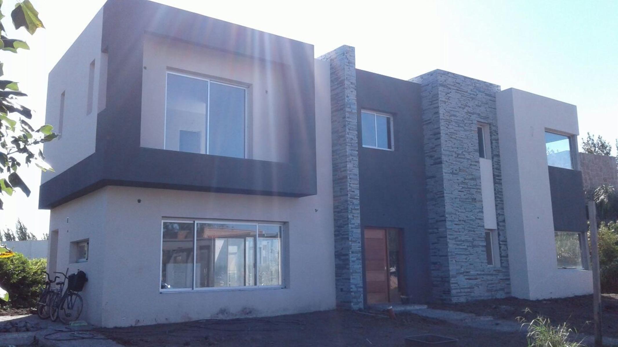 Casa en el barrio Fincas 2, Hudson