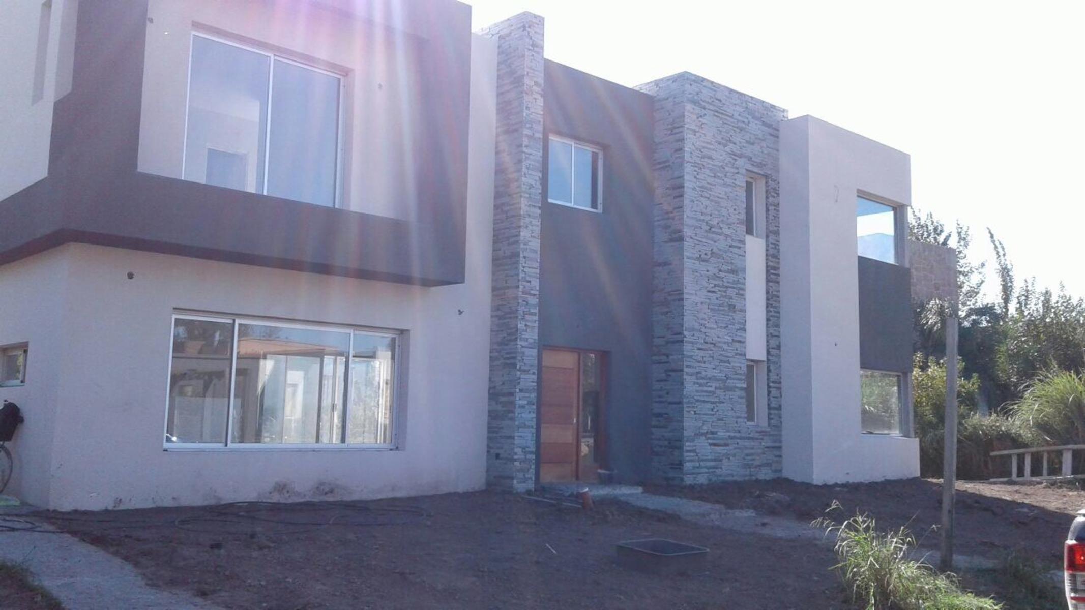 Casa en el barrio Fincas 2, Hudson — foto 2