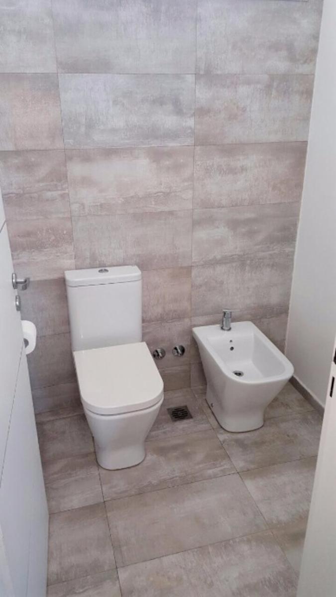 Excelente casa de 4 ambientes en el Barrio Las Golondrinas. — foto 10