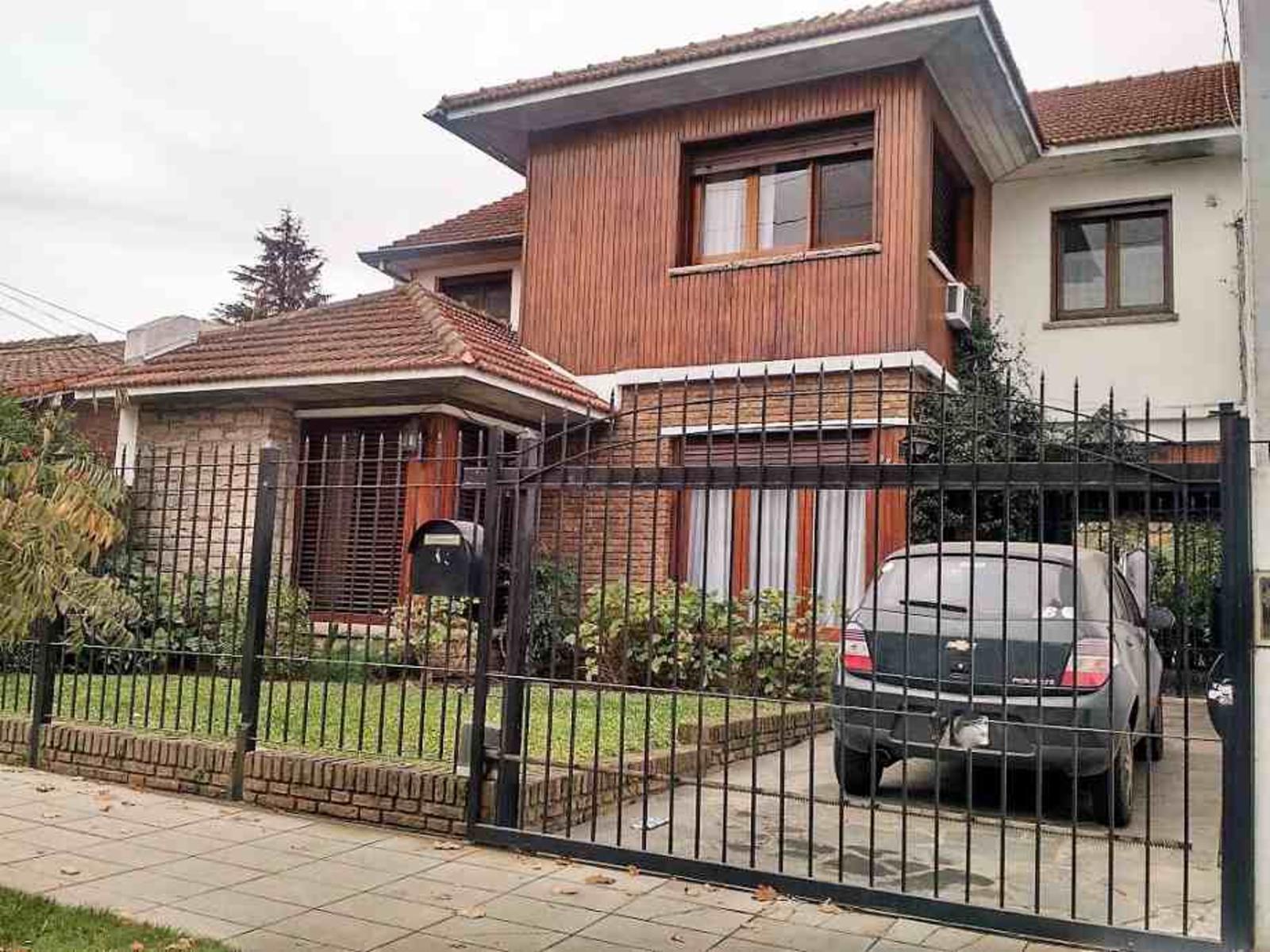Casa de 6 ambientes en Quilmes Este, excelente ubicación.
