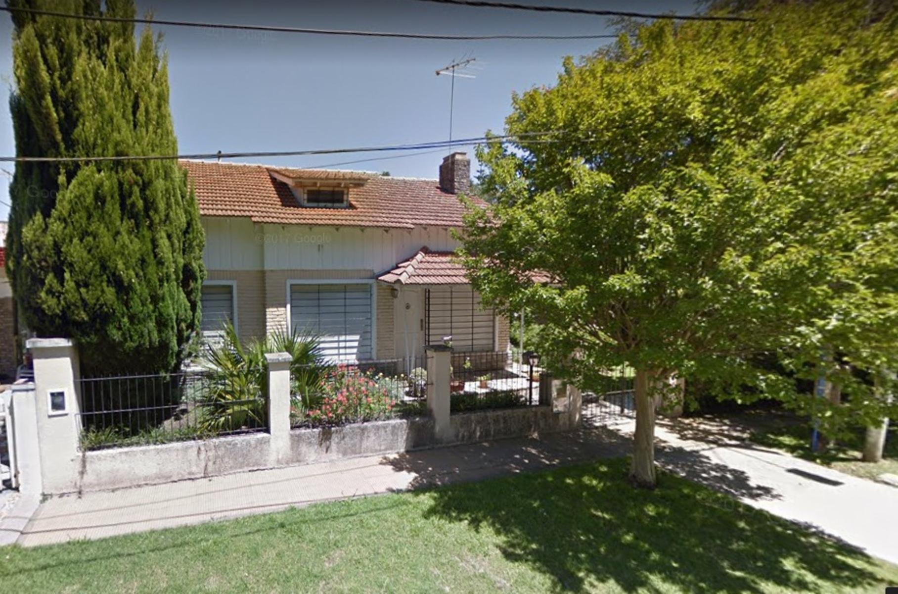 Chalet 4 ambientes sobre 2 lotes, Ranelagh.