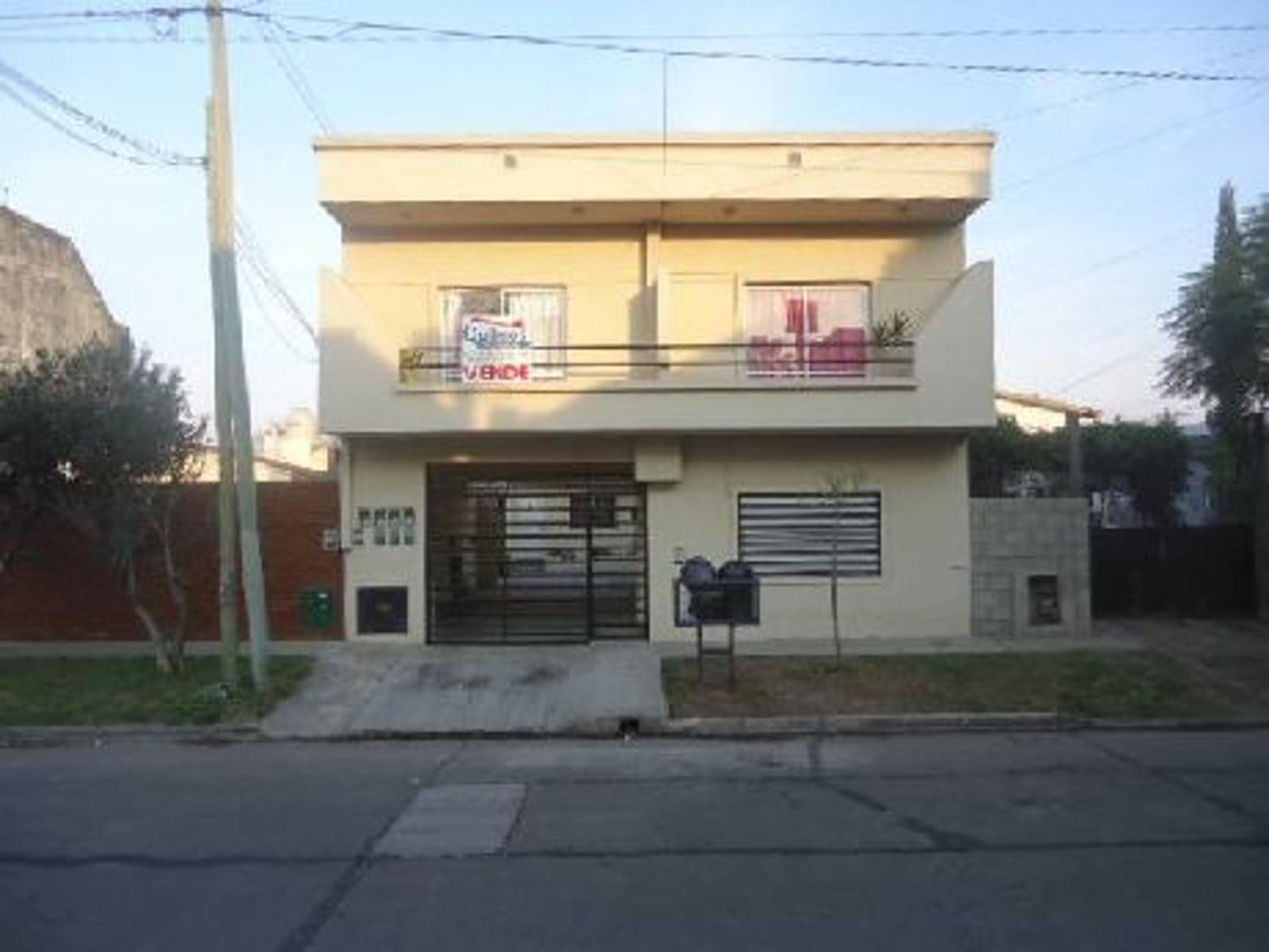 Departamento de 2 ambientes, en 1er piso x escalera al frente, Quilmes