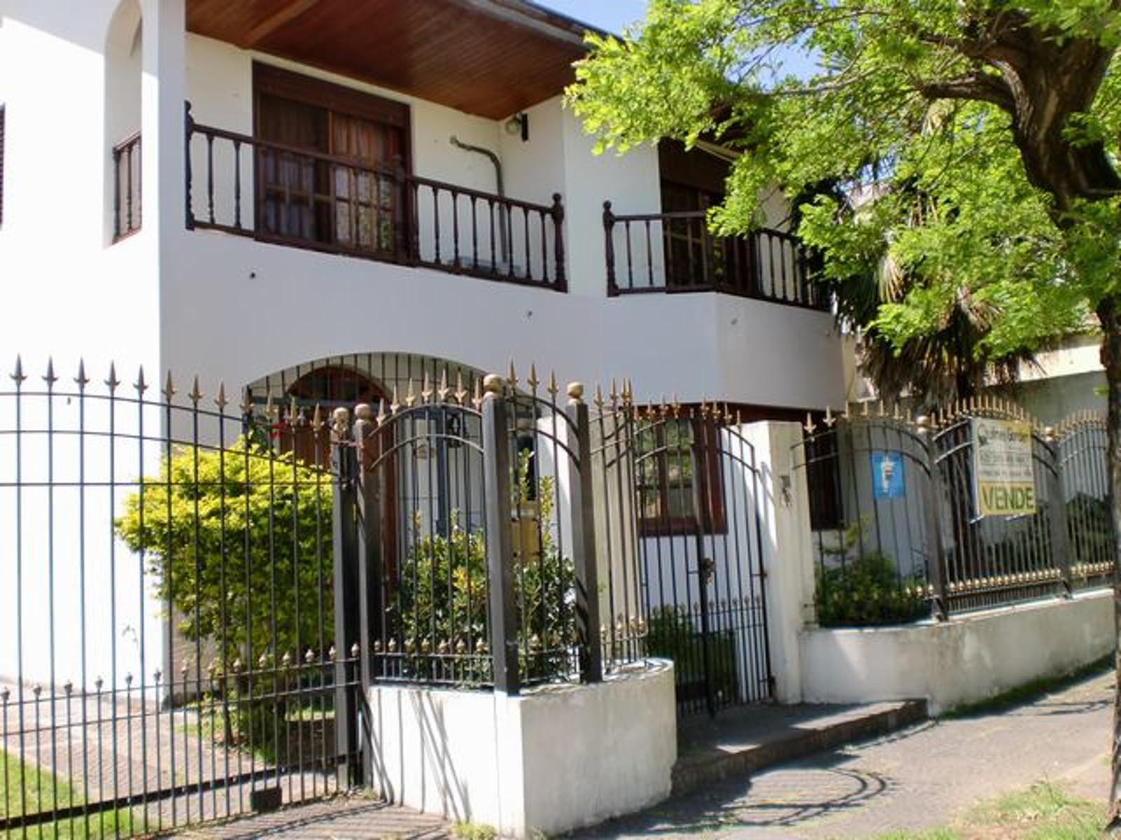 Casa de 4 ambientes, Quilmes oeste.