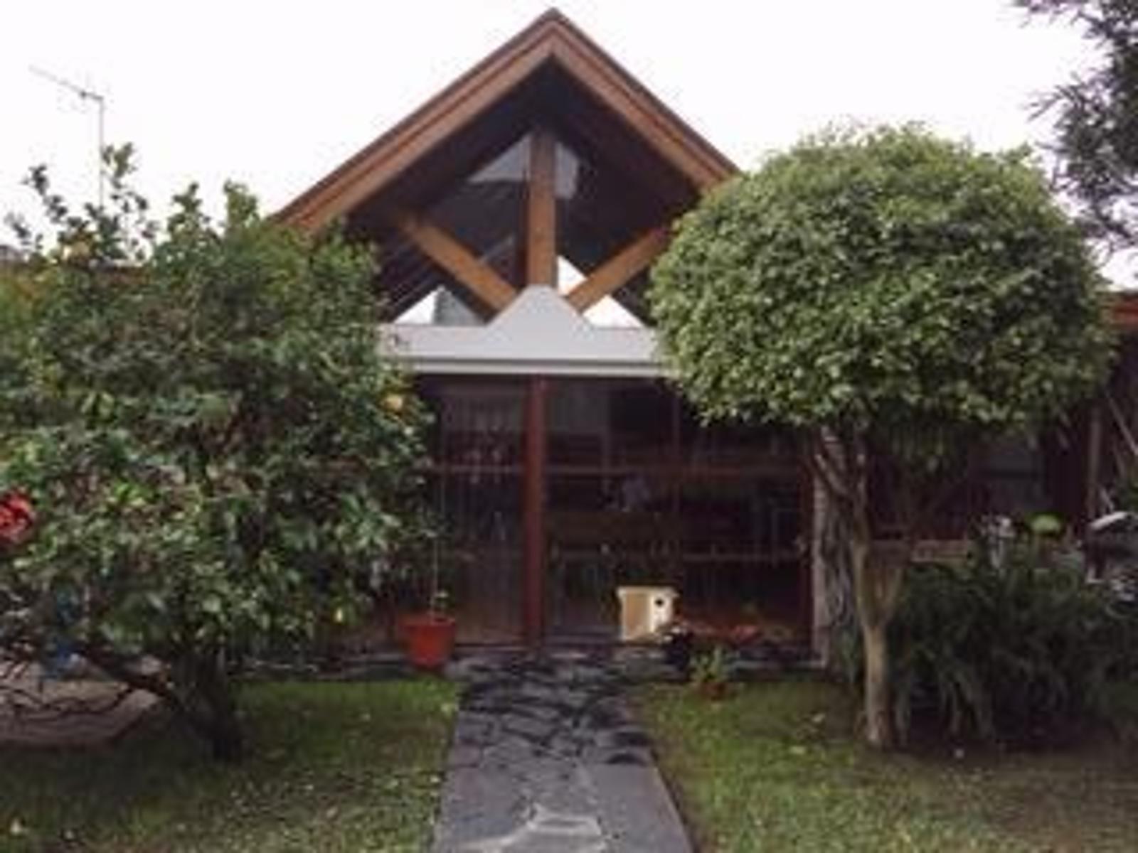 Casa de 4 ambientes sobre amplio lote, Quilmes — foto 2