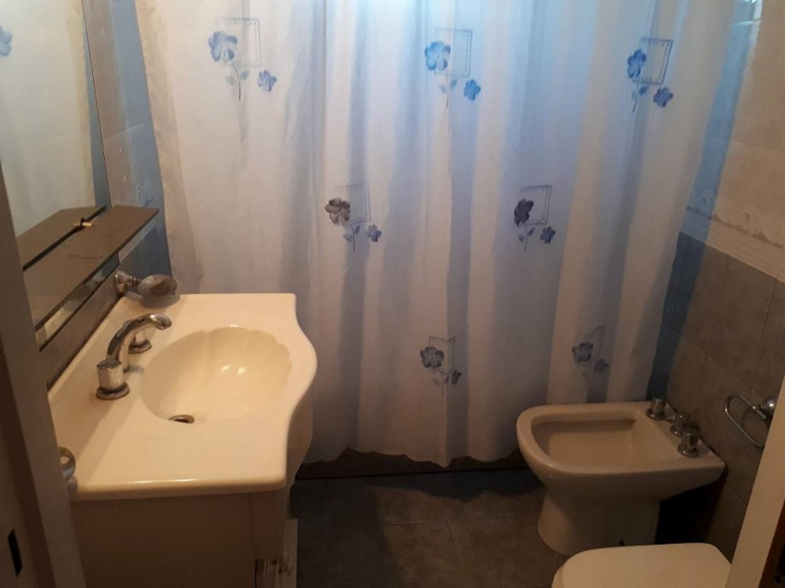 Hermosa casa de 5 ambientes, Quilmes Oeste. — foto 11