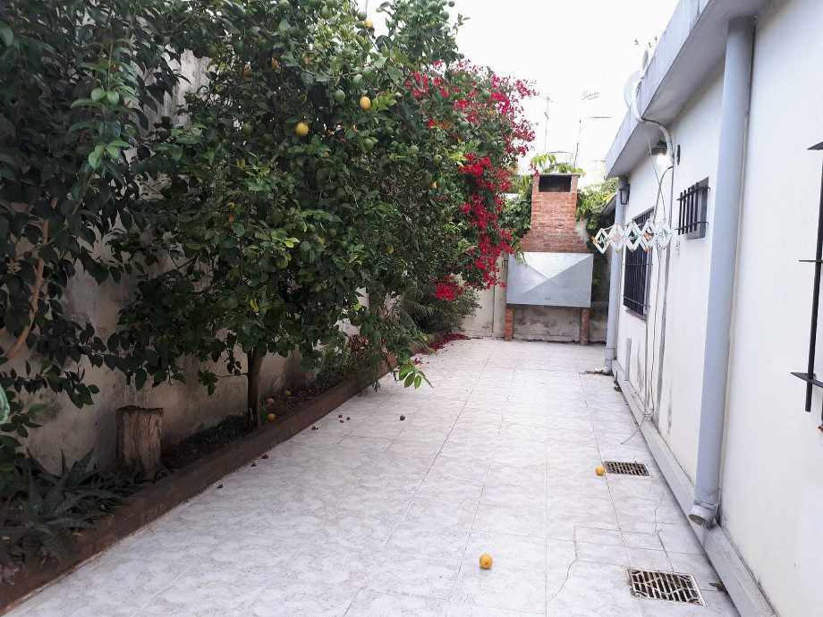 Hermosa casa de 5 ambientes, Quilmes Oeste. — foto 12