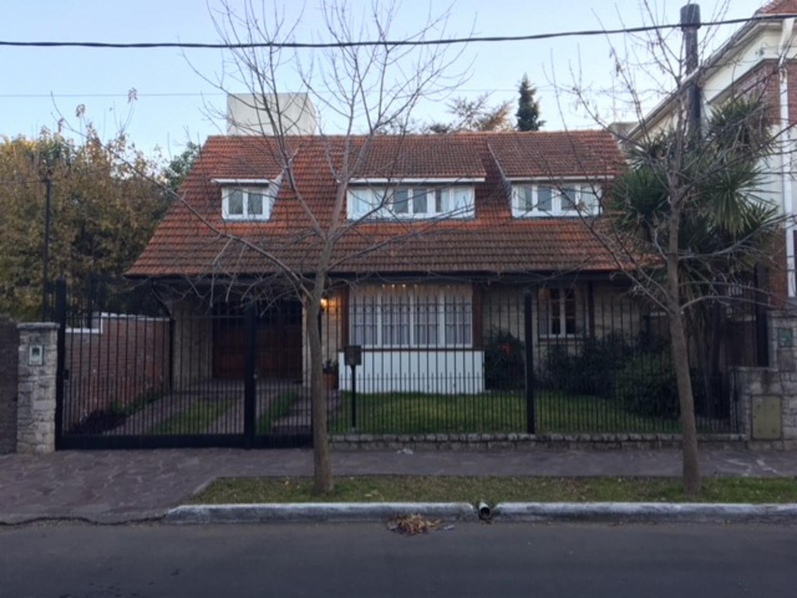Chalet de 4 ambientes en Quilmes centro