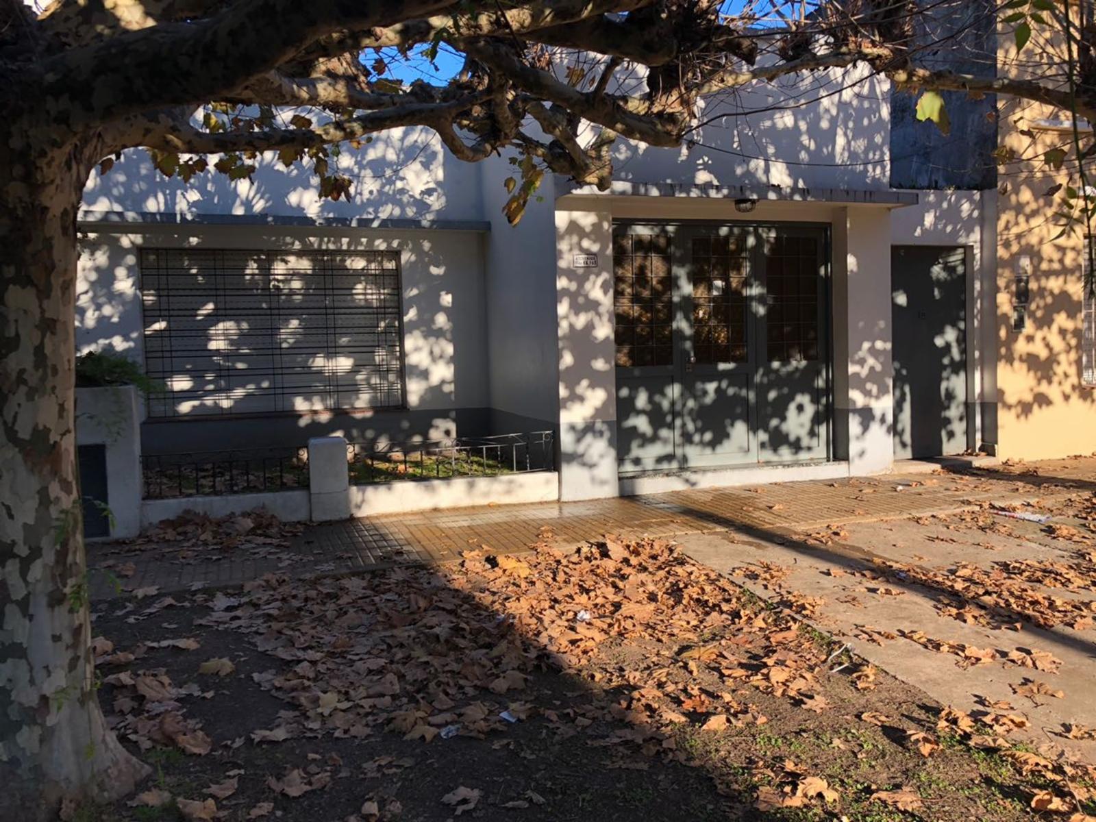 Casa de 4 ambientes en Quilmes Oeste.
