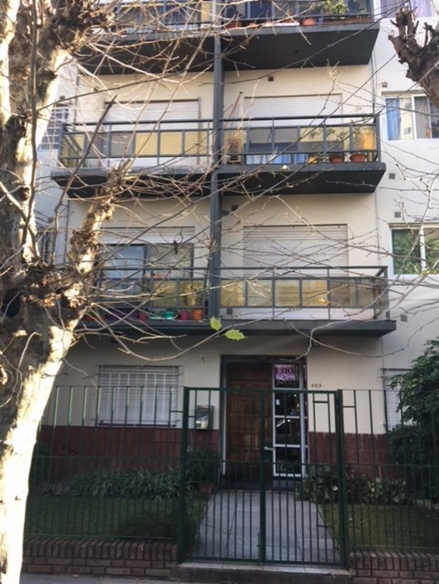 Departamento de 2 ambientes en PB con patio zona plaza Conesa Quilmes centro — foto 2