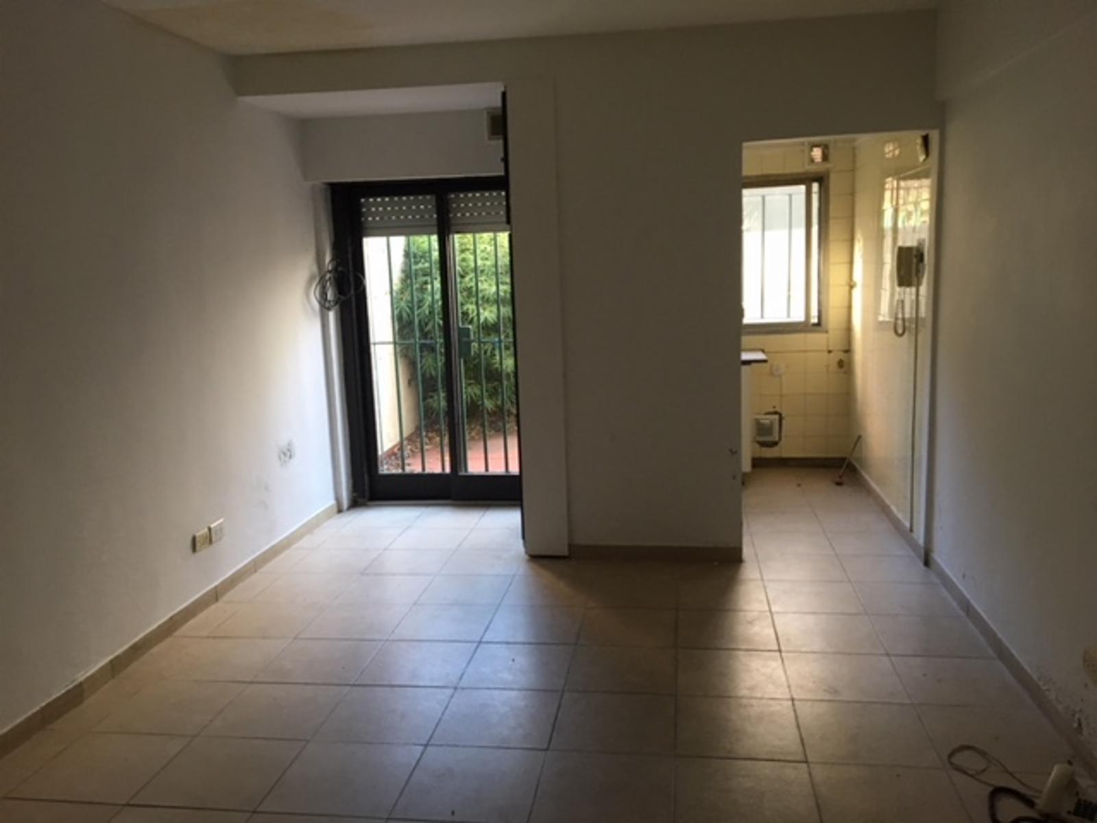 Departamento de 2 ambientes en PB con patio zona plaza Conesa Quilmes centro — foto 3